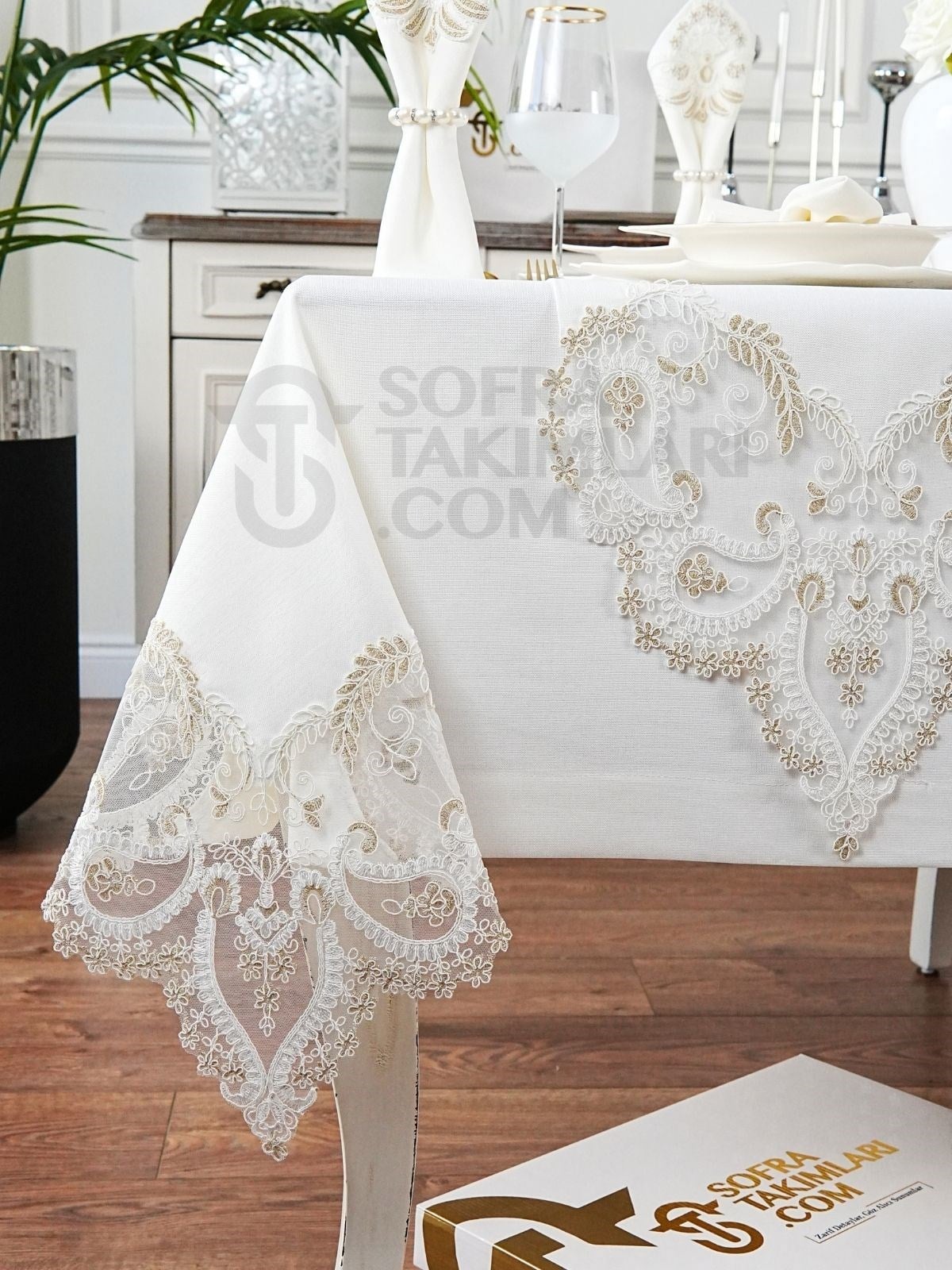 Lavanta Luna Model Eko Sofra Takımı 26 Parça Set - Gold Dantel - Kırık Beyaz Keten Kumaş
