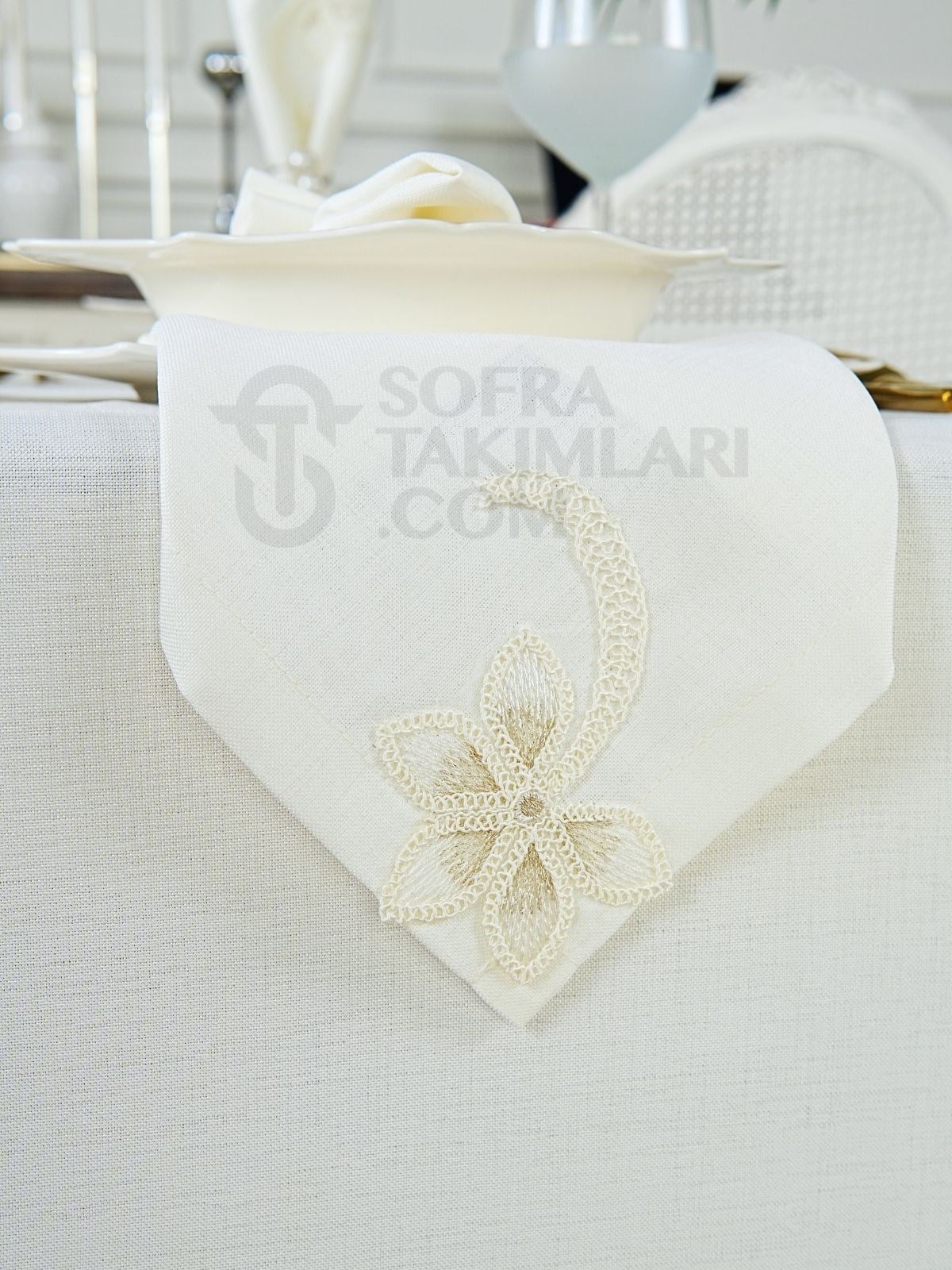 Manolya Model Eko Sofra Takımı 26 Parça Set - Gold Dantel - Kırık Beyaz Keten Kumaş