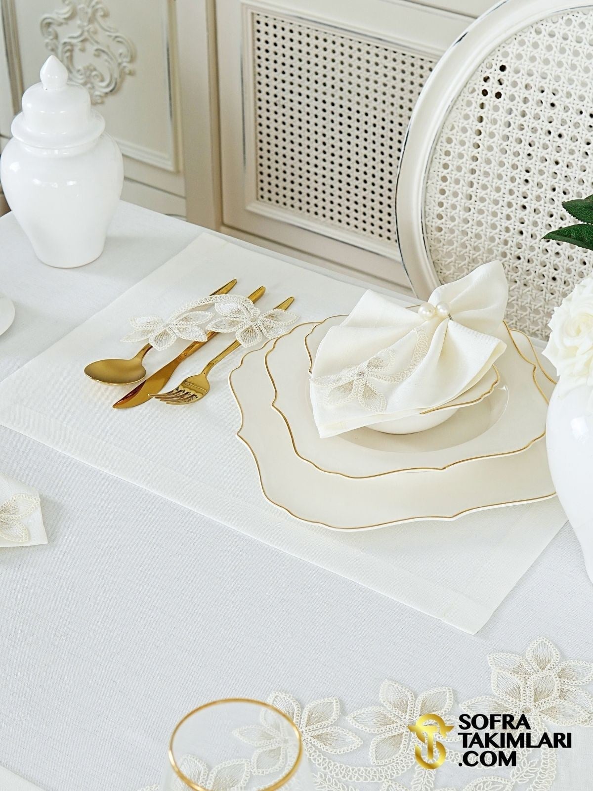 Manolya Model Lüks Sofra Takımı 38 Parça Full Set - Gold Dantel - Kırık Beyaz Keten Kumaş