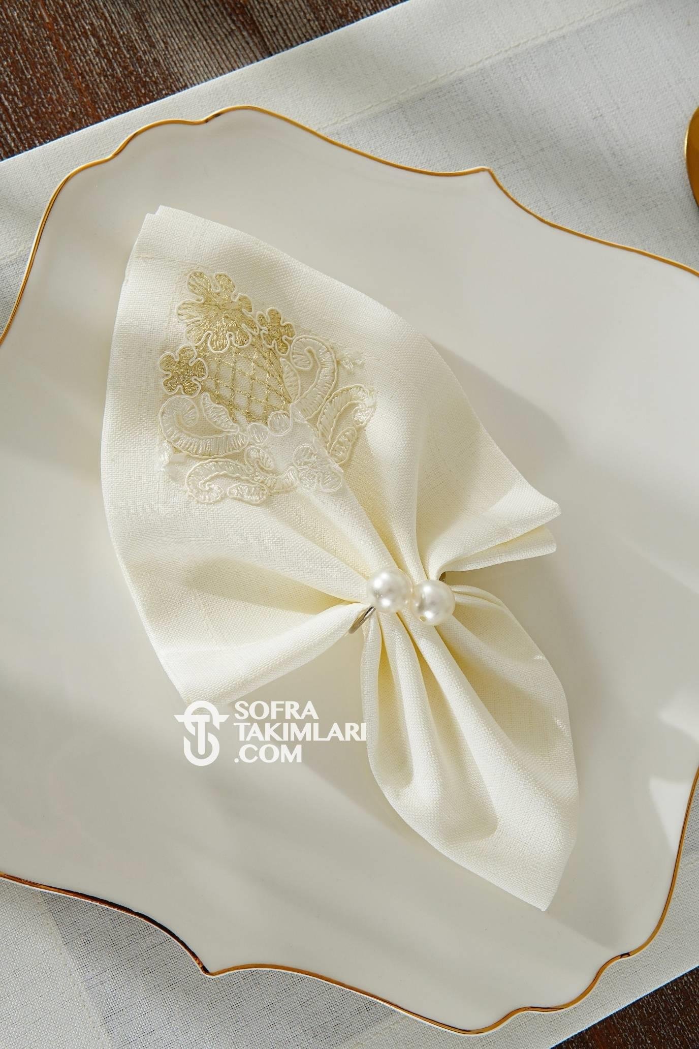 Safir Model Peçeteli Amerikan Servis Seti - Gold Dantel - Kırık Beyaz Kumaş
