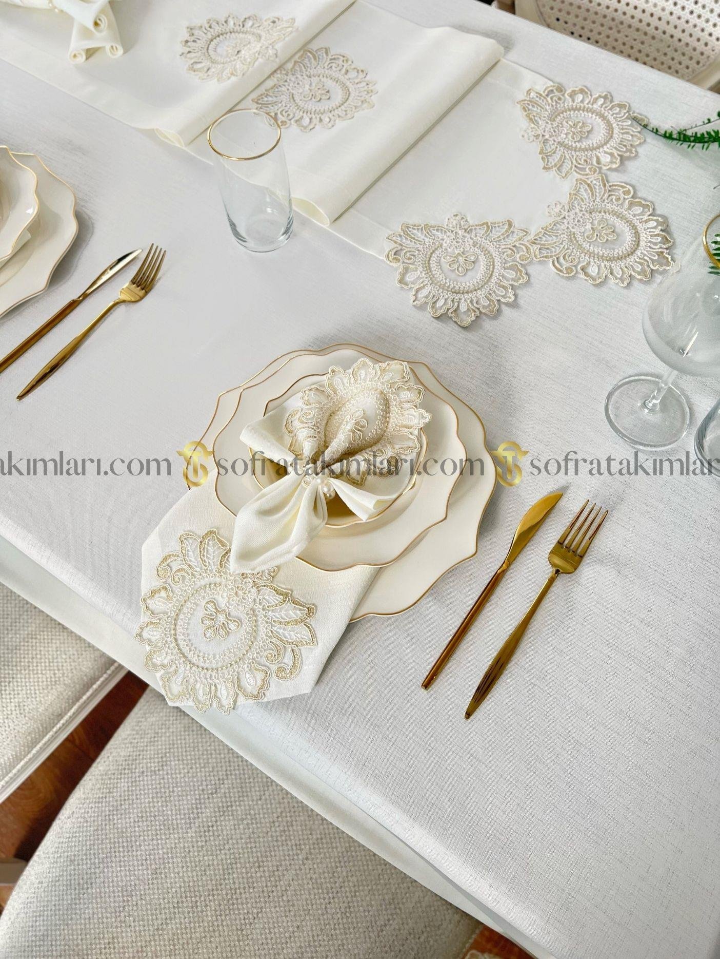 Şahmeran Model Eko Sofra Takımı 26 Parça Set - Gold Dantelli - Kırık Beyaz Kumaş