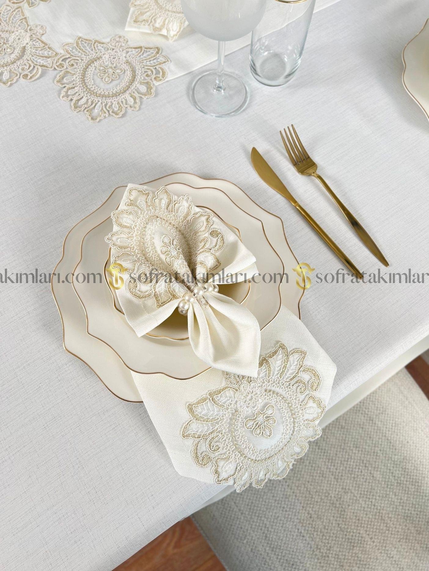 Şahmeran Model Eko Sofra Takımı 26 Parça Set - Gold Dantelli - Kırık Beyaz Kumaş