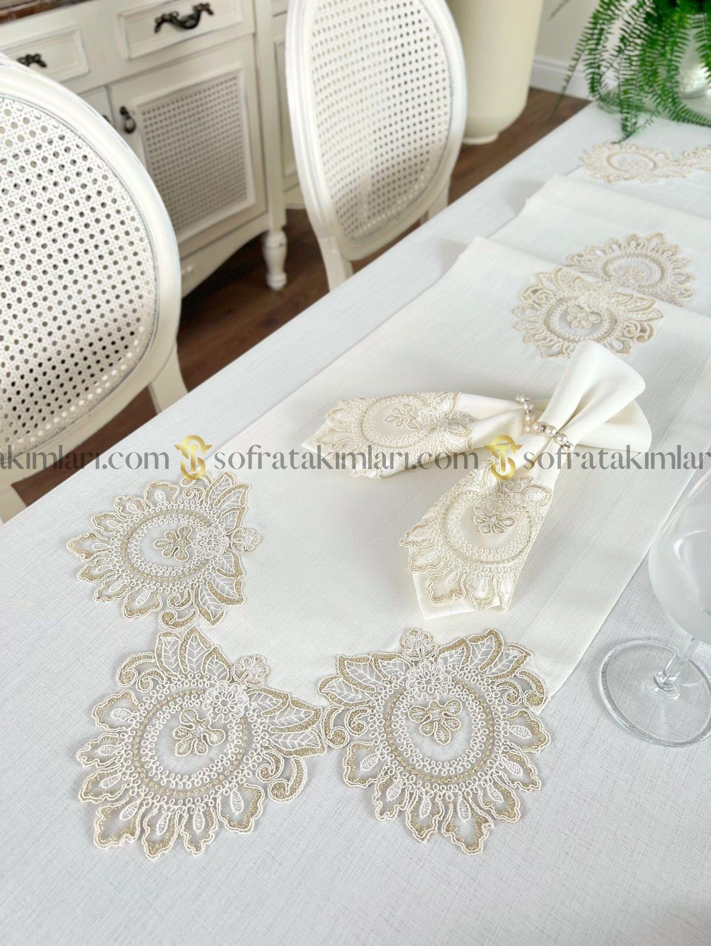Şahmeran Model Eko Sofra Takımı 26 Parça Set - Gold Dantelli - Kırık Beyaz Kumaş