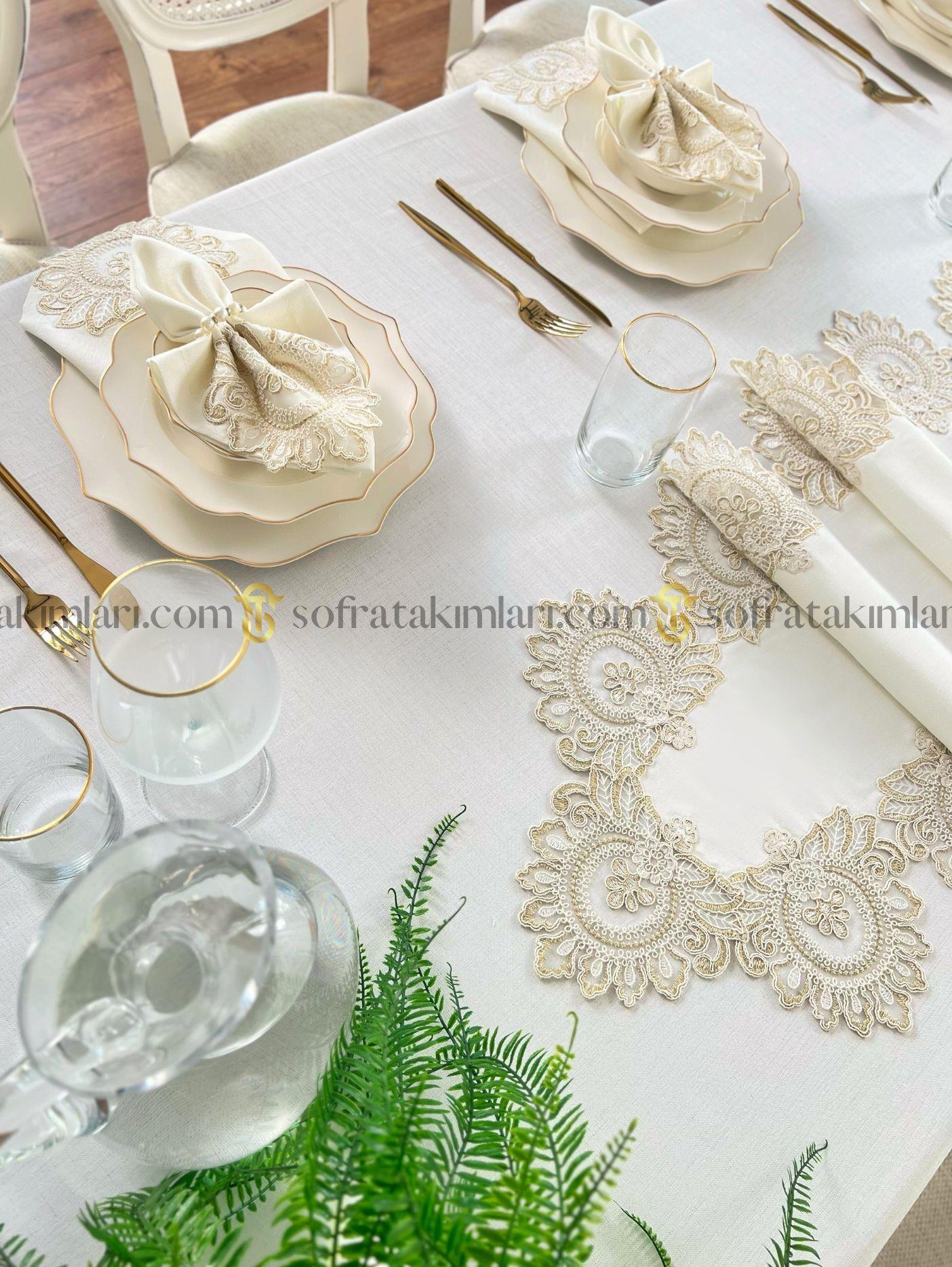 Şahmeran Model Lüx Sofra Takımı 26 Parça Set - Gold Dantelli - Kırık Beyaz Kumaş