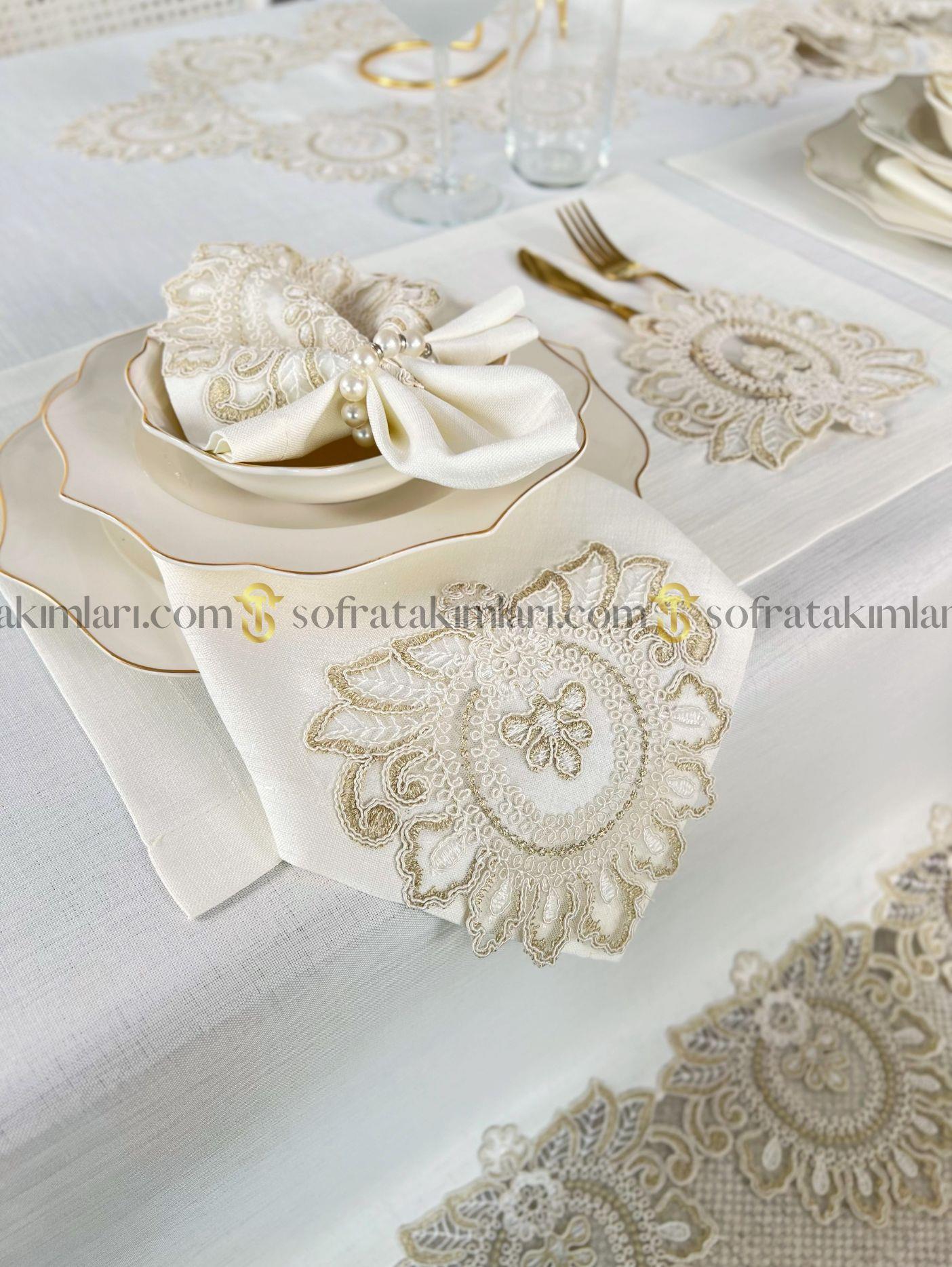 Şahmeran Model Lüx Sofra Takımı 38 Parça Amerikan Servisli Set - Gold Dantelli - Kırık Beyaz Kumaş