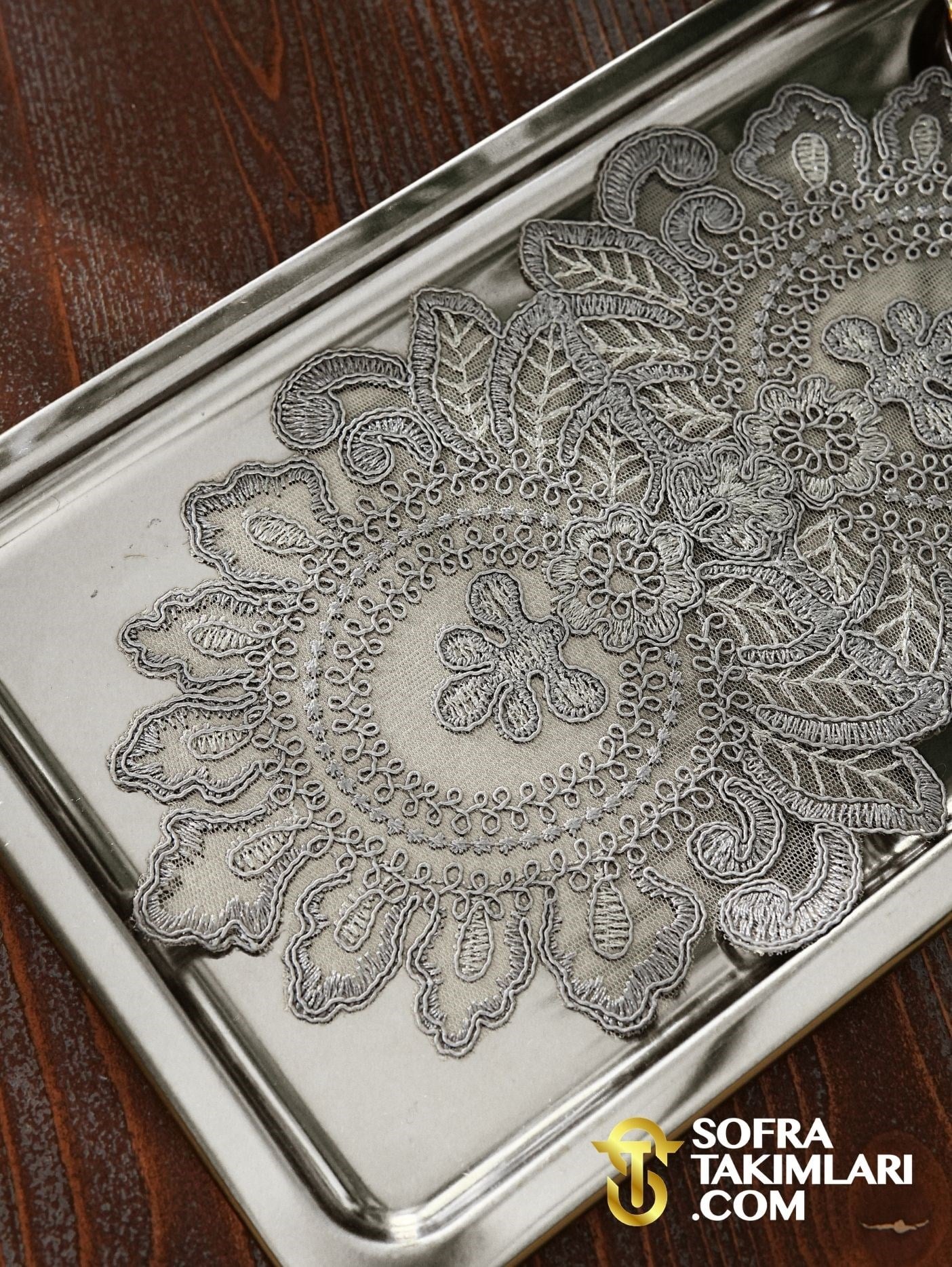 Şahmeran Model Tepsi Örtüsü - Gümüş Dantelli