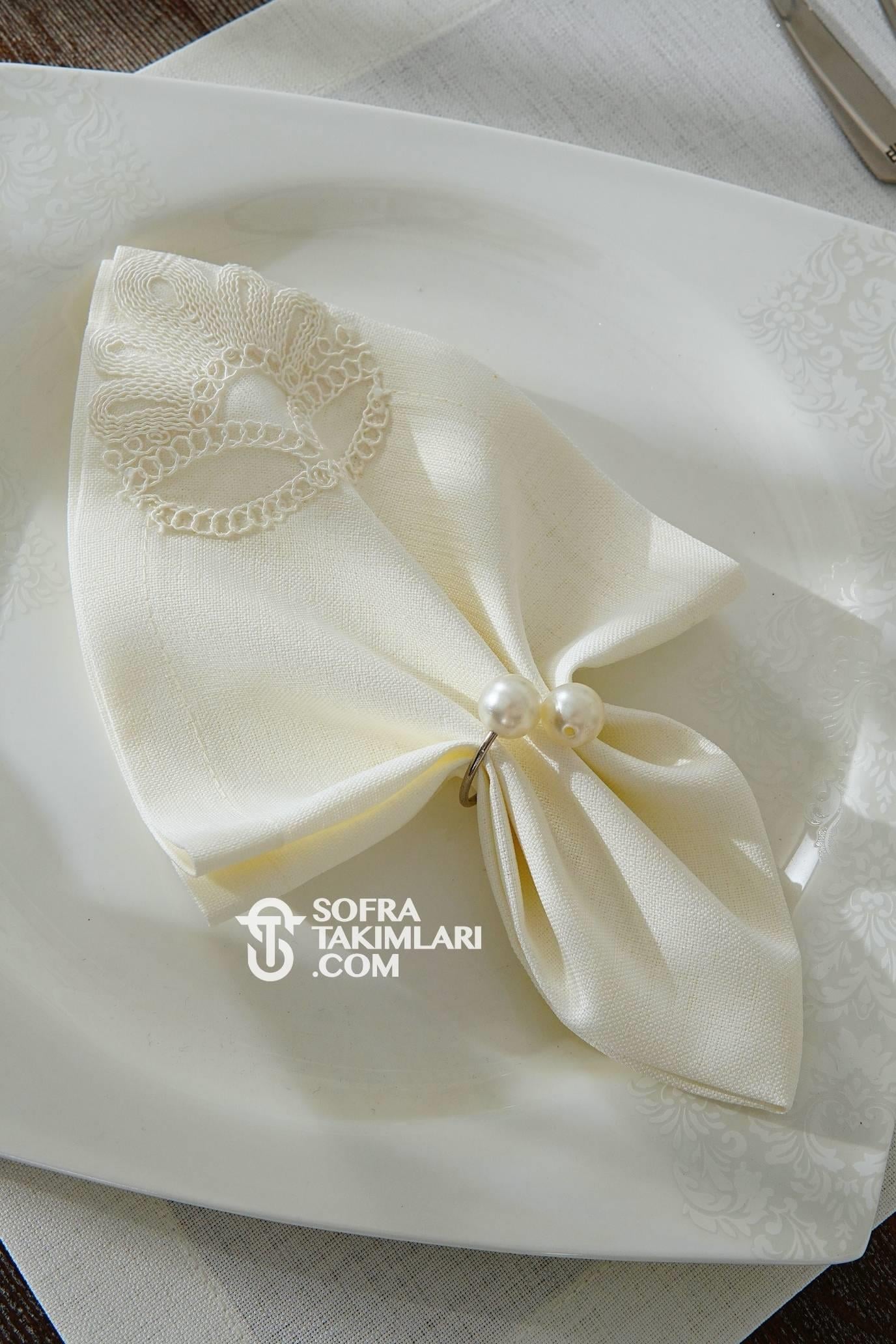 Sofia Model Peçeteli Amerikan Servis Seti - Kırık Beyaz Dantel - Kırık Beyaz Kumaş