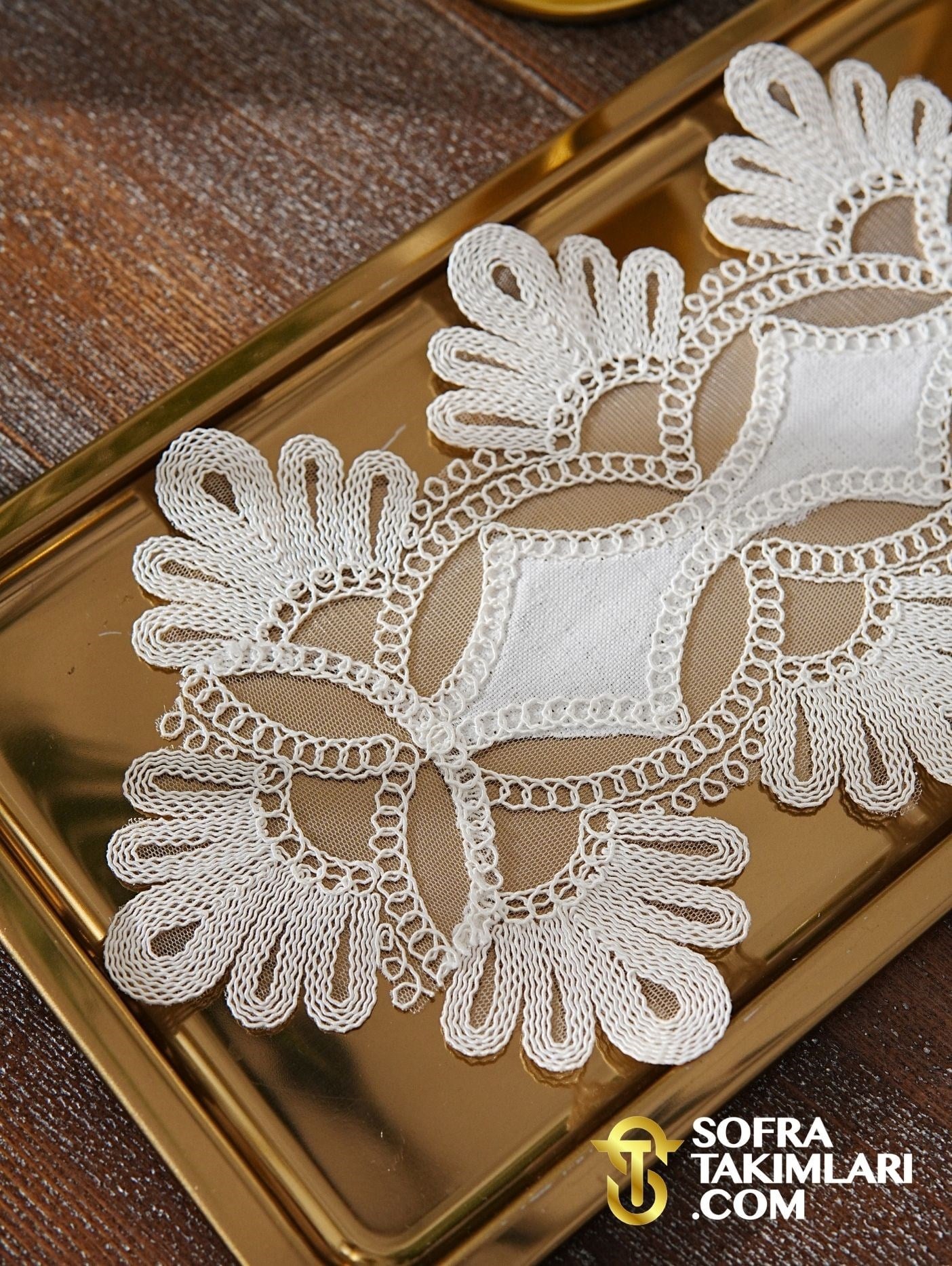 Sofia Model Tepsi Örtüsü - Kırık Beyaz Dantelli