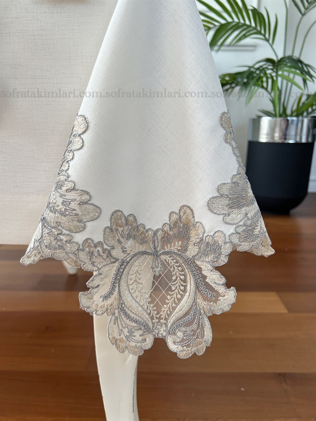 Sweety Model Eko Masa Örtüsü Gümüş Dantelli