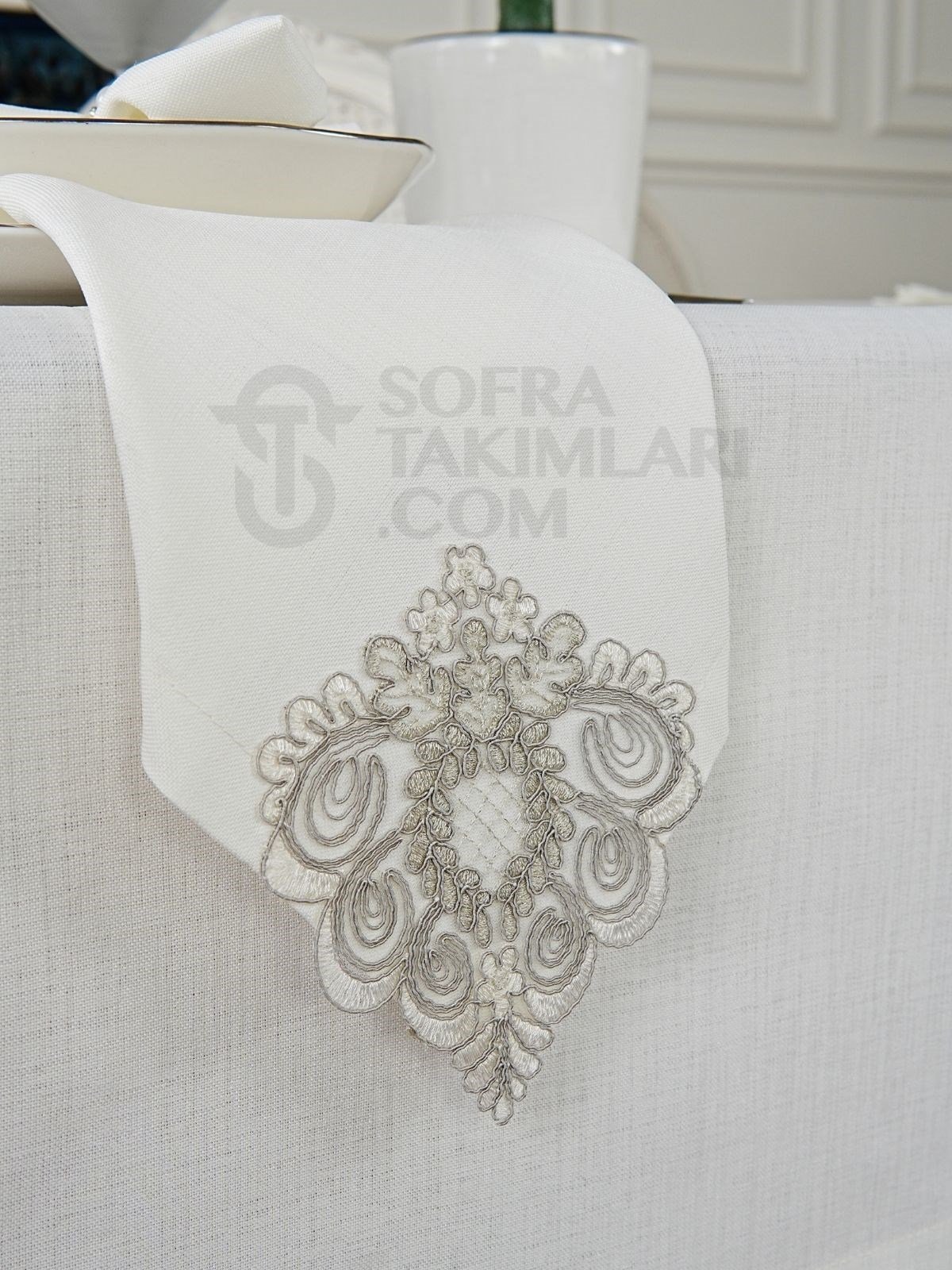 Valentino Model Eko Sofra Takımı 26 Parça Set - Gri Dantel - Kırık Beyaz Keten Kumaş