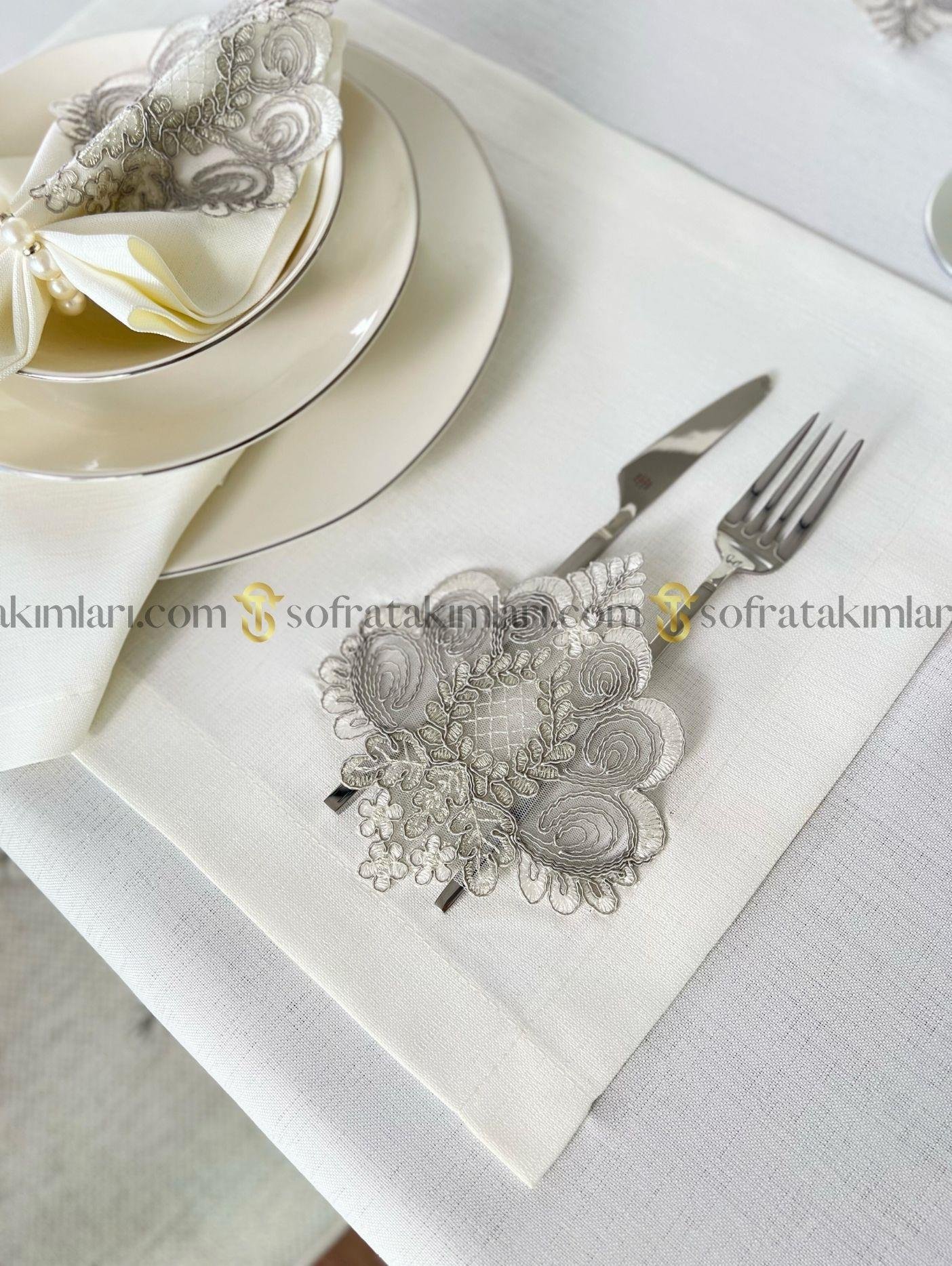 Valentino Model Lüx 38 Parça Sofra Takımı Amerikan Servisli Set - Gri Dantelli - Kırık Beyaz Kumaş