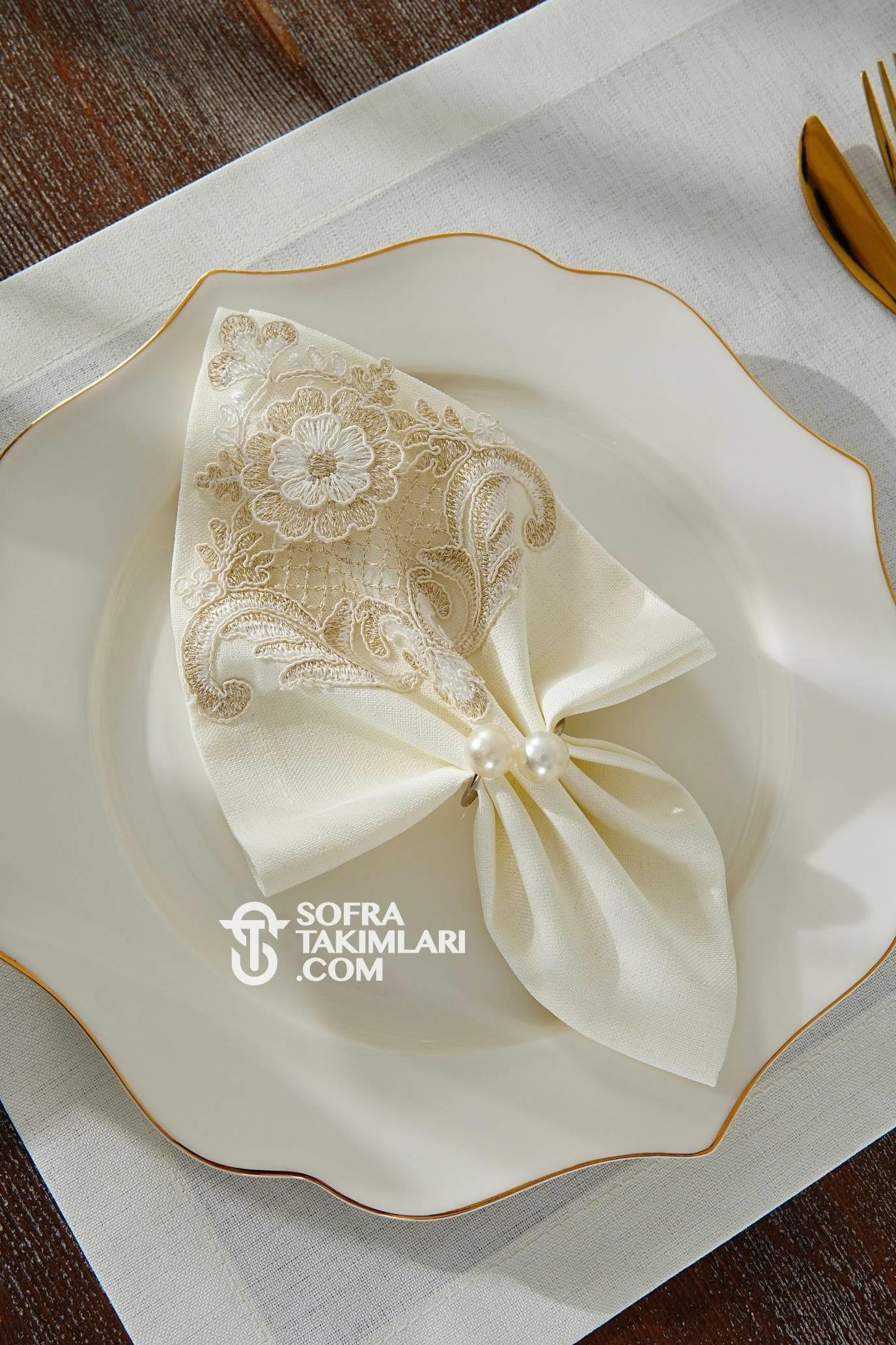 Victoria Model Peçeteli Amerikan Servis Seti - Gold Dantelli - Kırık Beyaz Kumaş