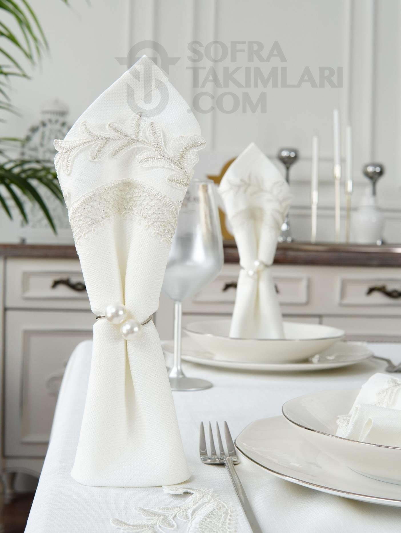 Zahira Model Eko Sofra Takımı 26 Parça Set - Gümüş Dantelli - Kırık Beyaz Kumaş