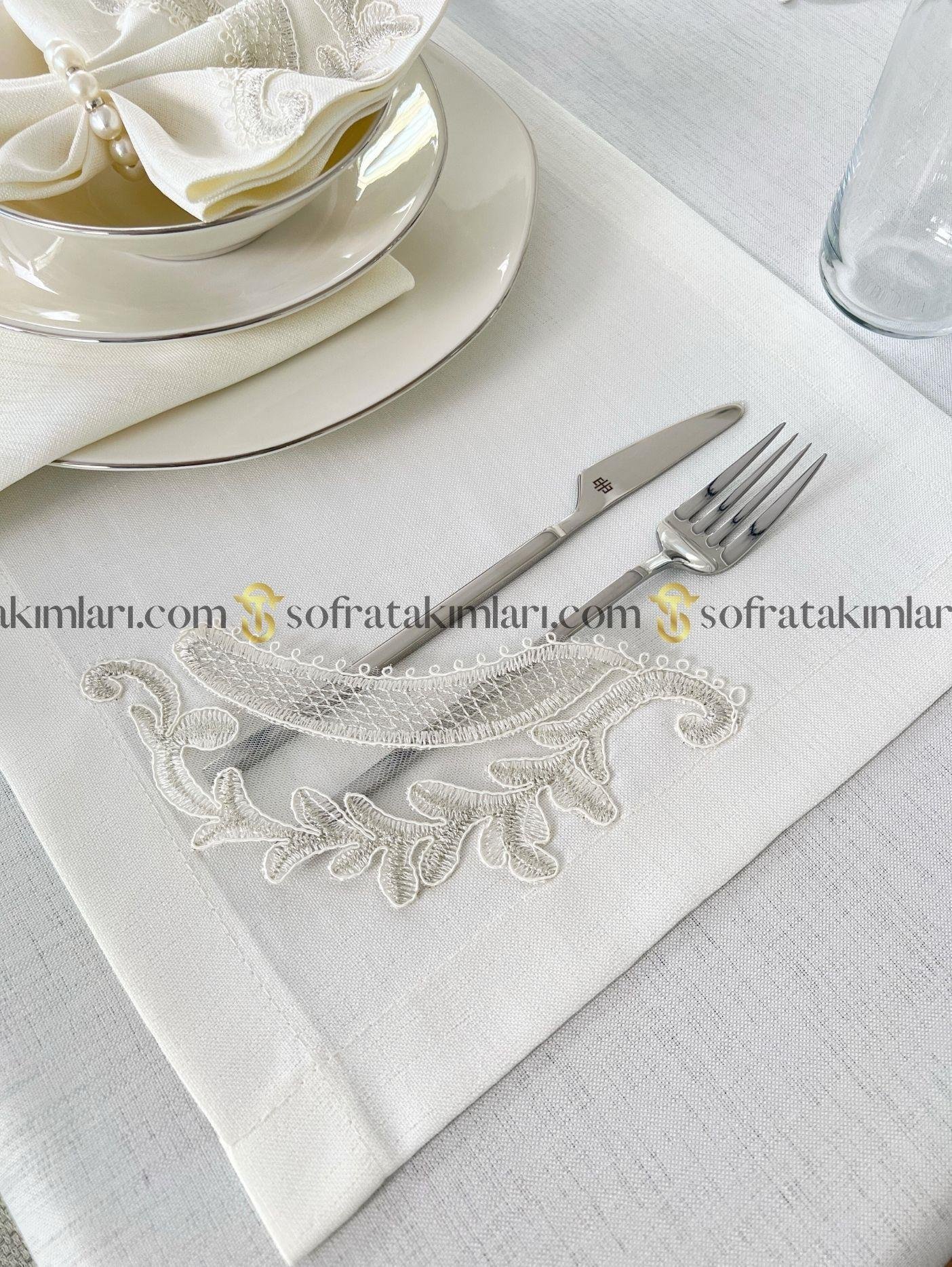 Zahira Model Eko Sofra Takımı 38 Parça Amerikan Servisli Set - Gümüş Dantelli - Kırık Beyaz Kumaş
