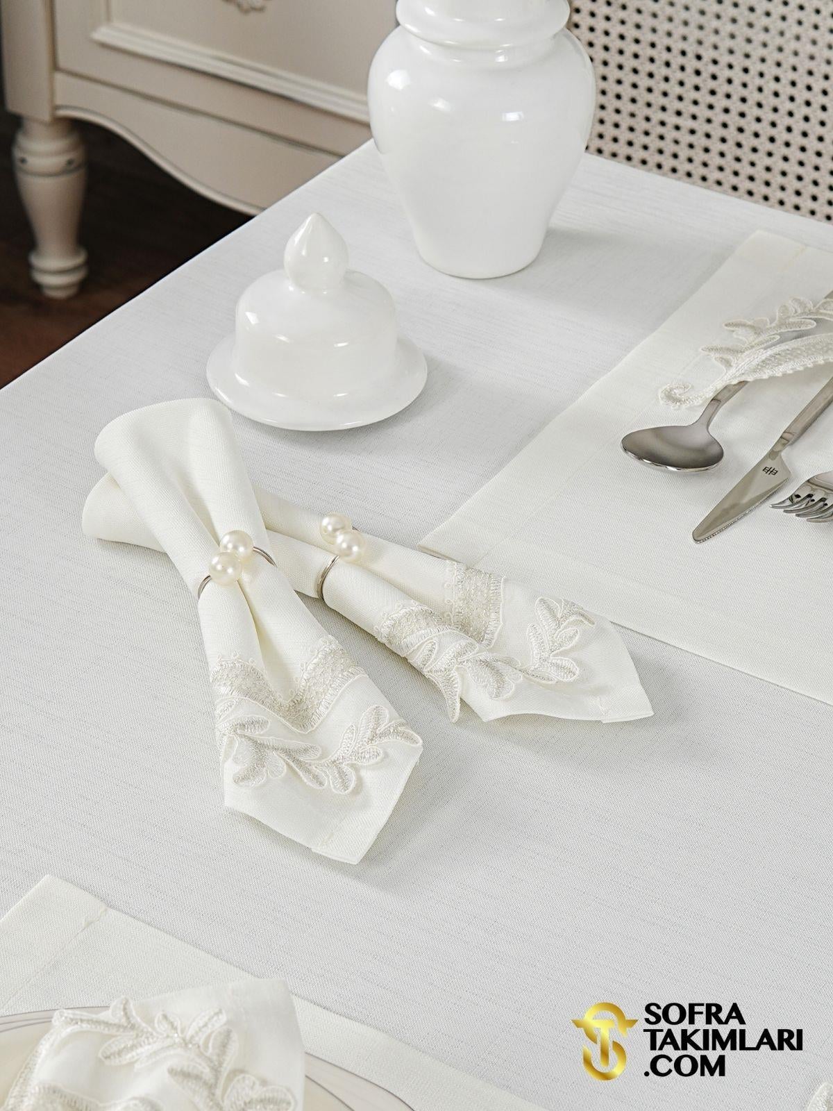 Zahira Model Lüx Sofra Takımı 38 Parça Amerikan Servisli Set - Gümüş Dantelli - Kırık Beyaz Kumaş