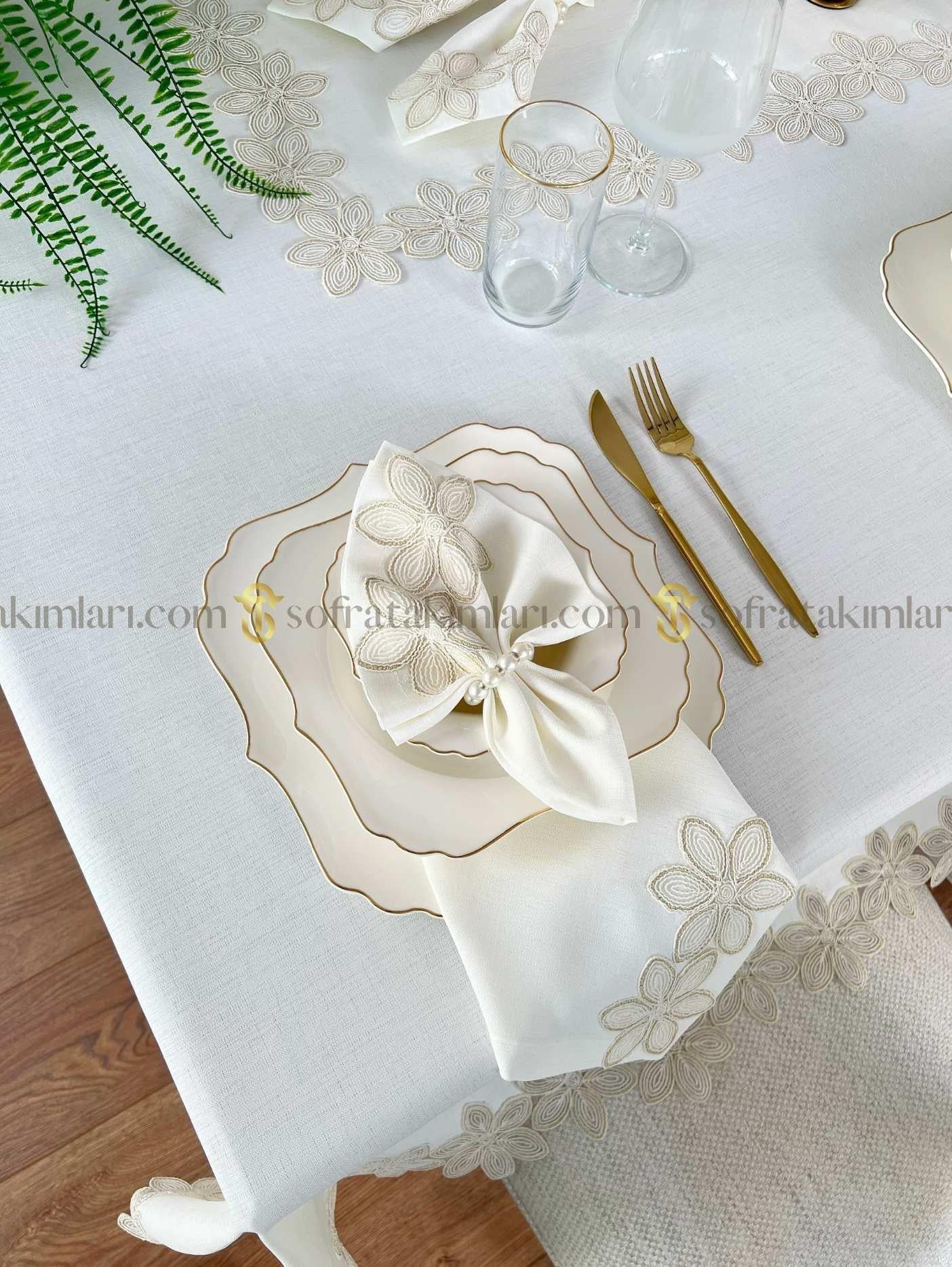 Zenya Model Lüx Sofra Takımı - 26 Parça - Gold Dantelli - Kırık Beyaz Kumaş