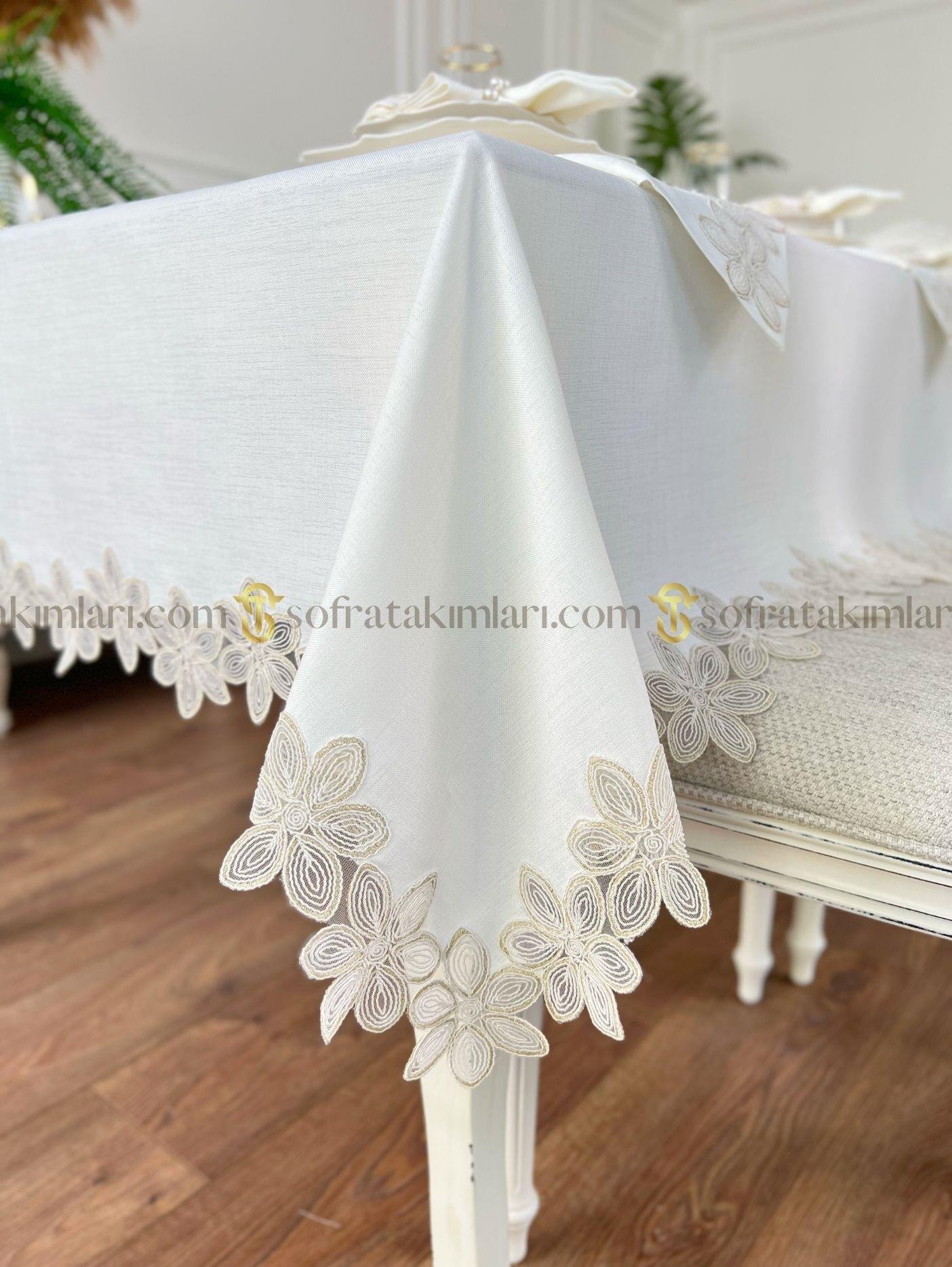 Zenya Model Lüx Sofra Takımı - 26 Parça - Gold Dantelli - Kırık Beyaz Kumaş
