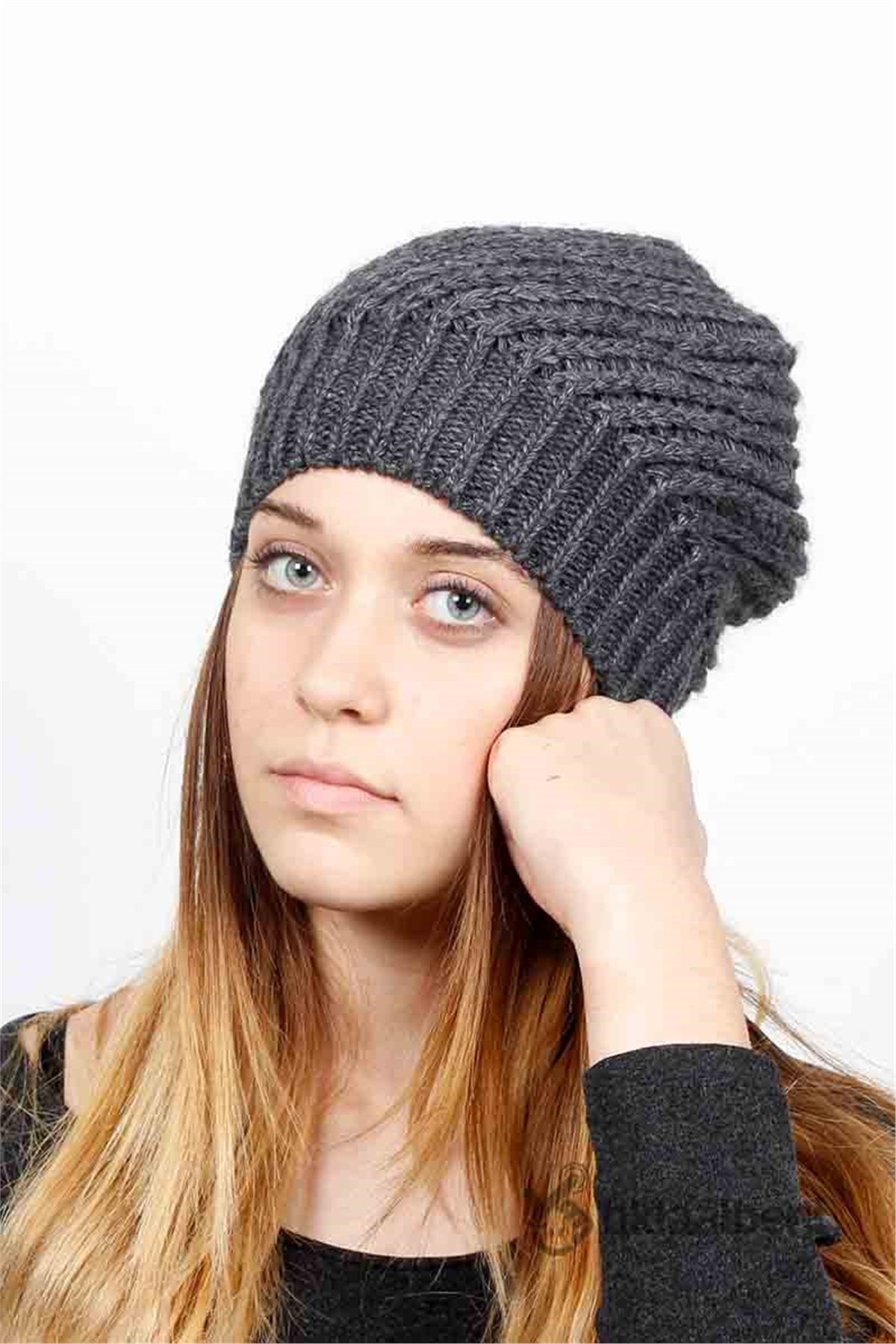 Kadın Bere, Düz Yumuşak Dökümlü Bere GP-1557