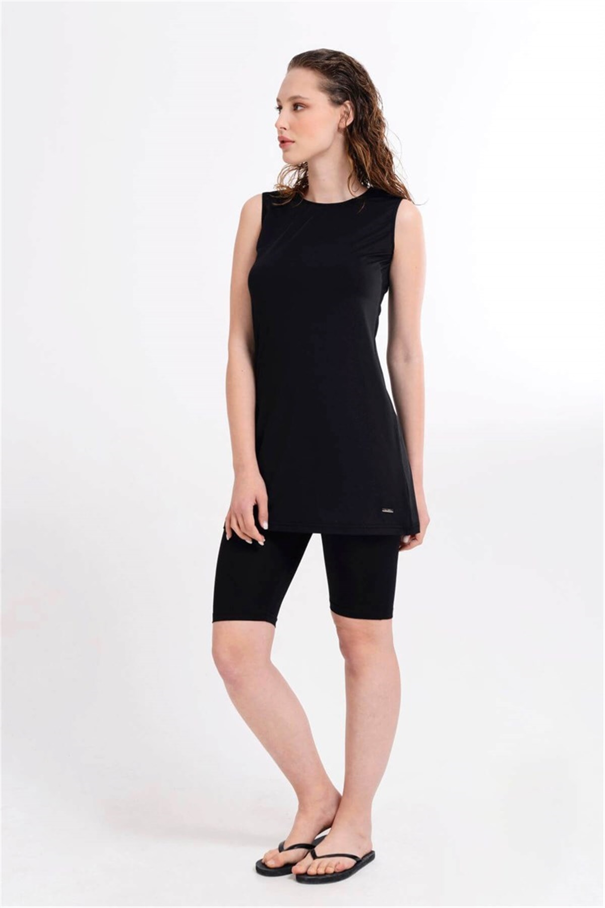 Sıfır Kollu Siyah Yarım Kapalı Mayo T21802