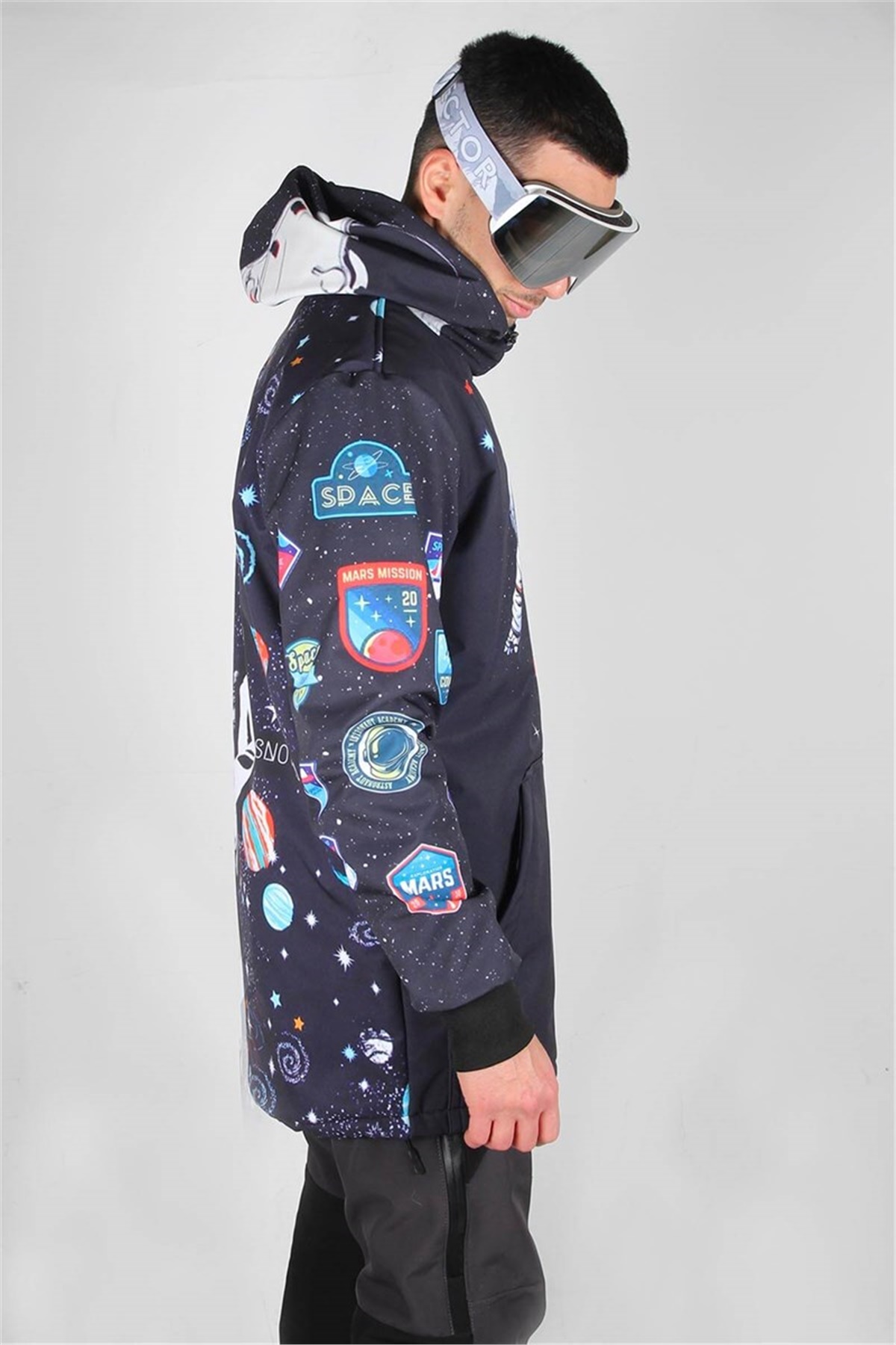 Snowboarding in Space Unisex Kayak ve Snowboard Montu