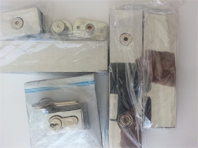 CAM KAPI TAM MENTEŞE SETİ DÖKÜM