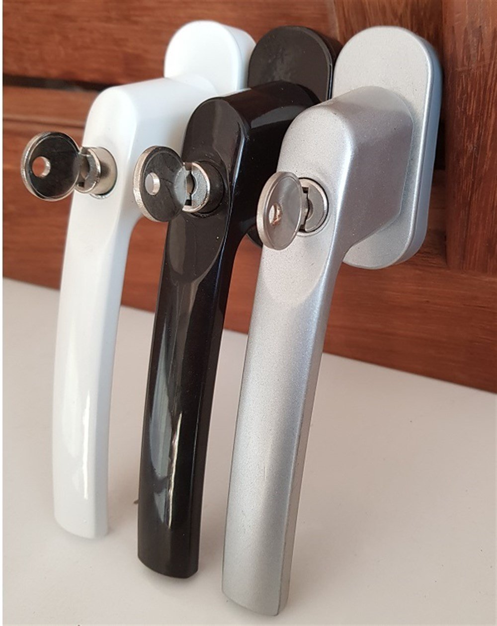 Kilitli Pencere Kolu Beyaz