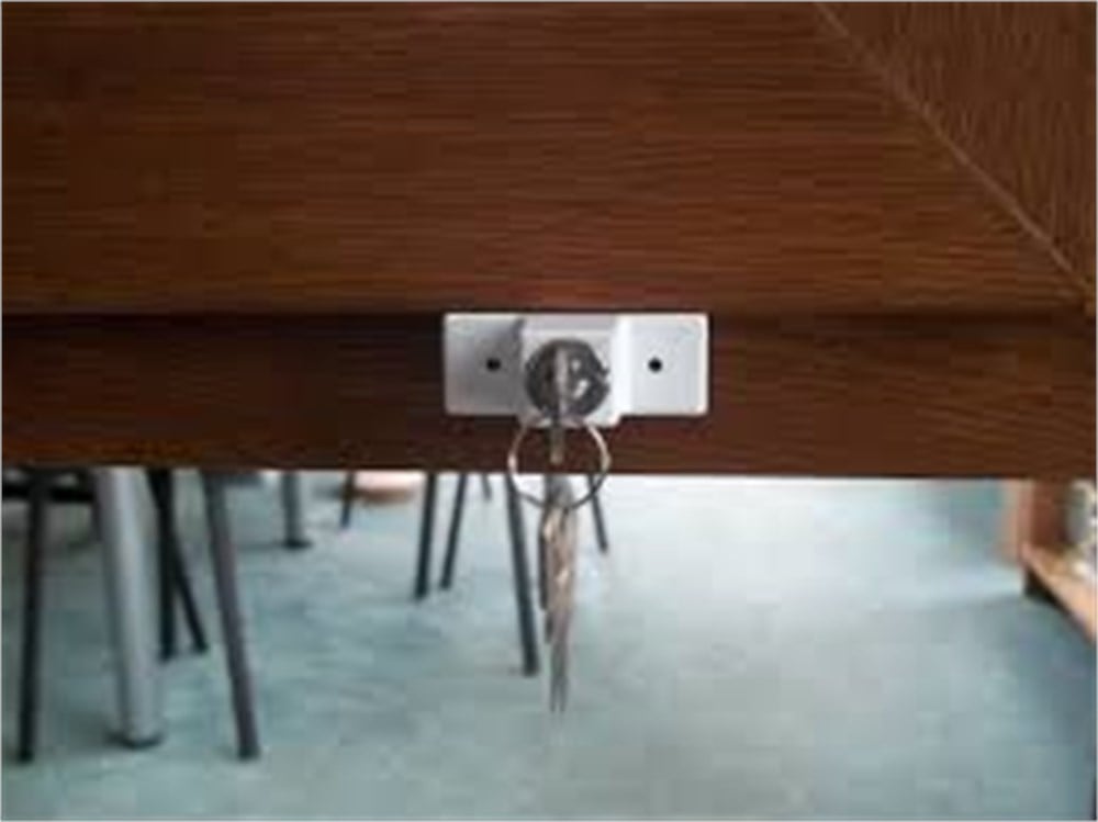 PENCERE EMNİYET KİLİDİ ANAHARLI  BEYAZ