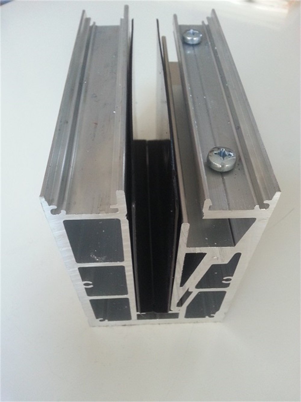 ÜSTTEN SIKIŞTIRMA CAM TAKOZU 15 CM