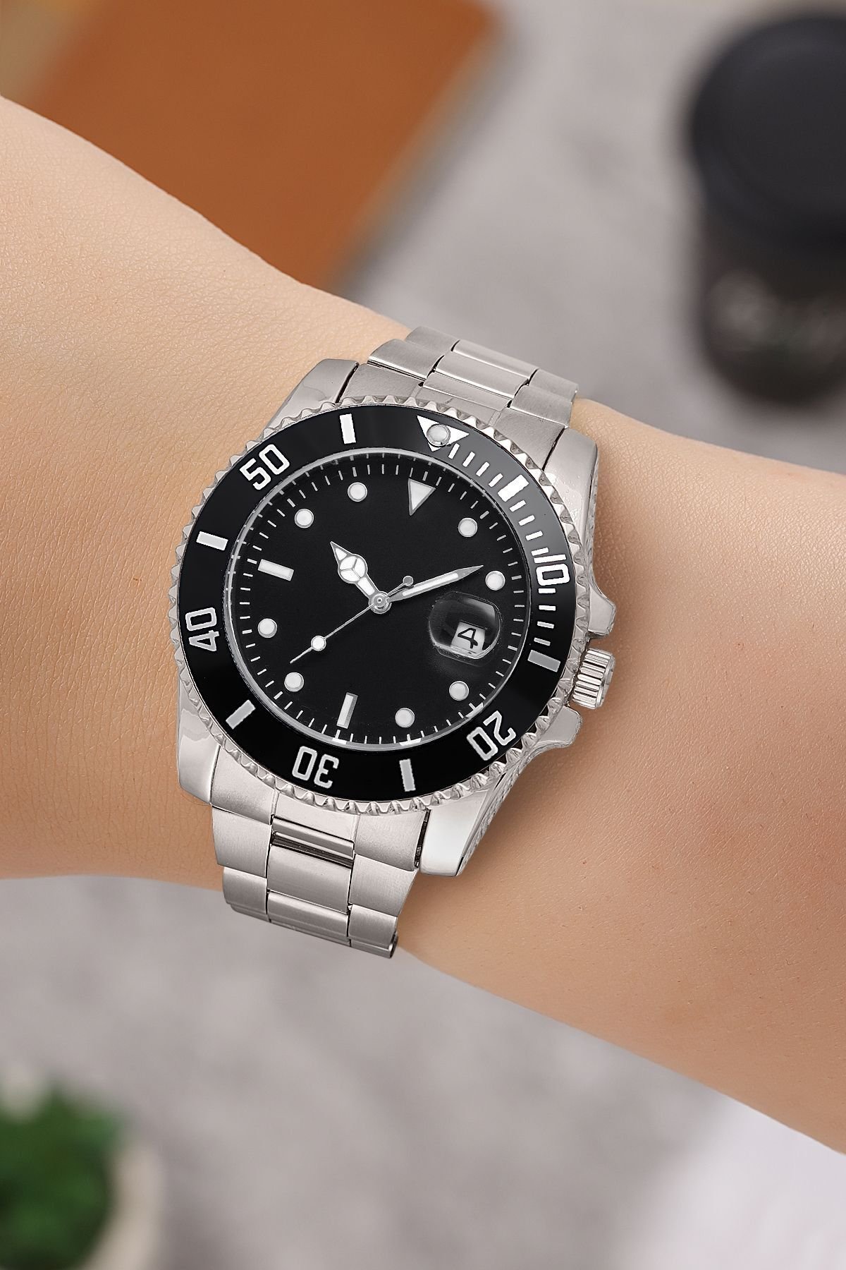 Lüks Takvim Göstergeli Şık Gümüş-siyah Unisex Kol Saati