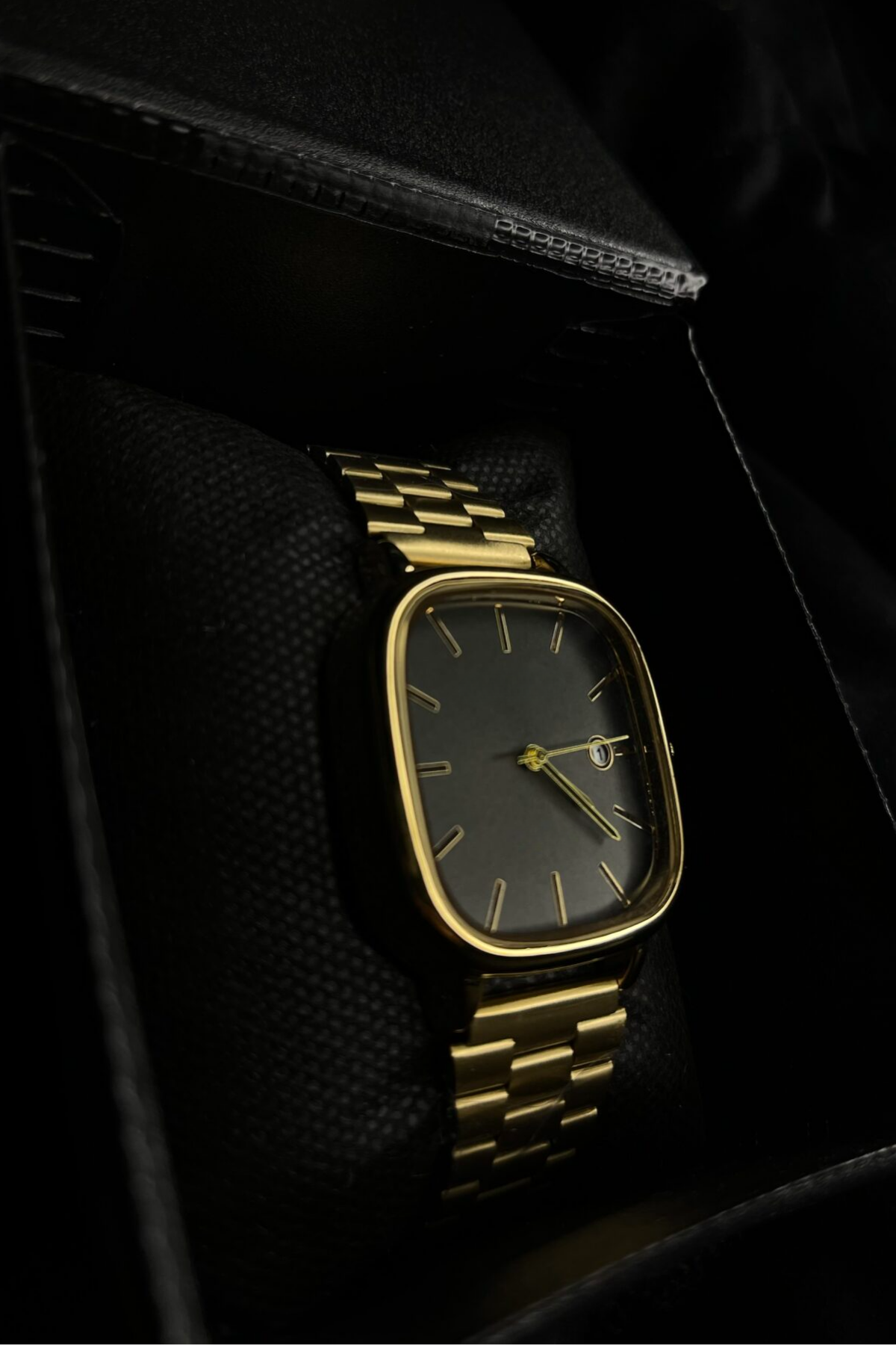 Siyah Kadranlı Gold Takvimli Erkek Kol Saati