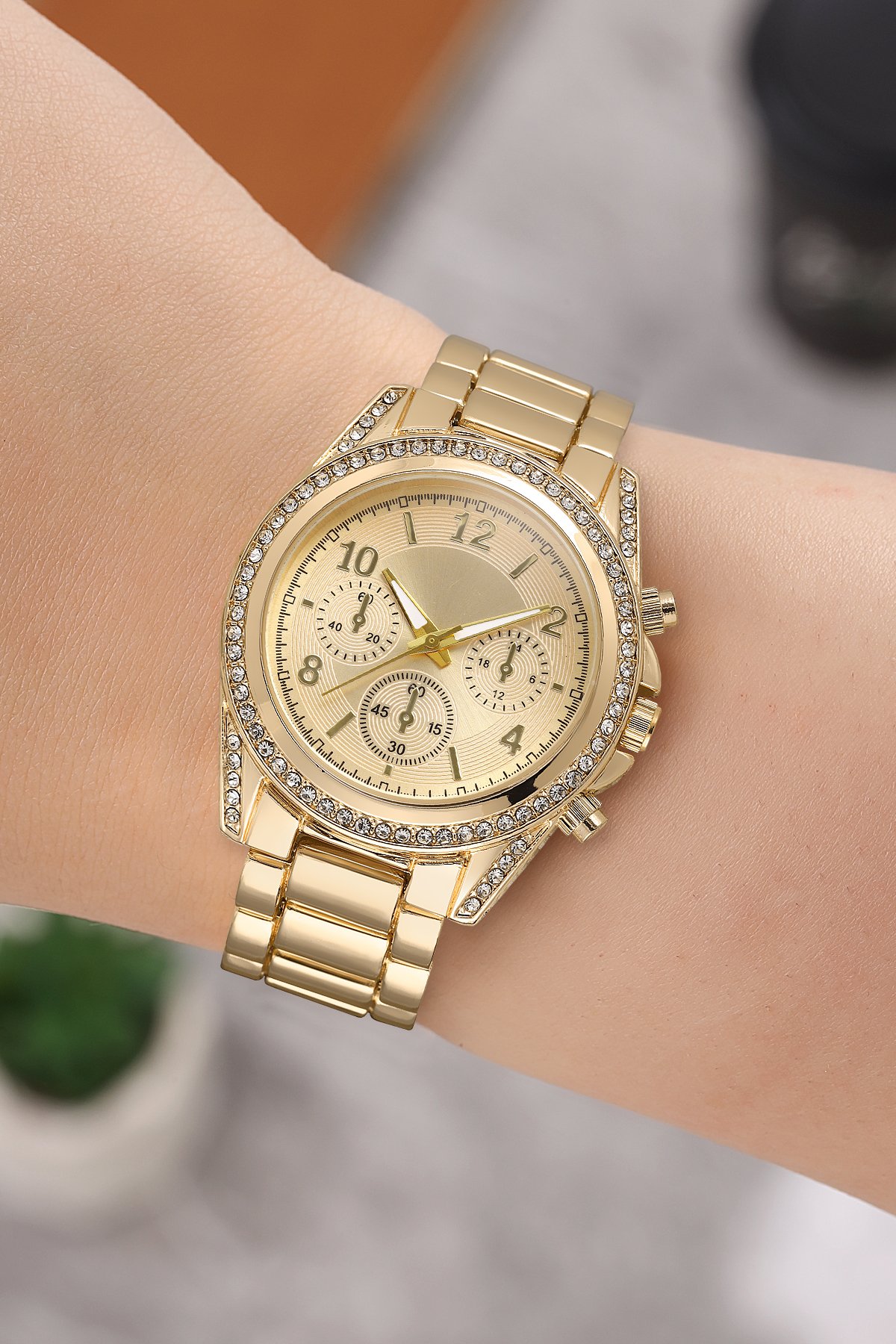 Taşlı Dekoratif Kadran Şık Kadın Kol Saati