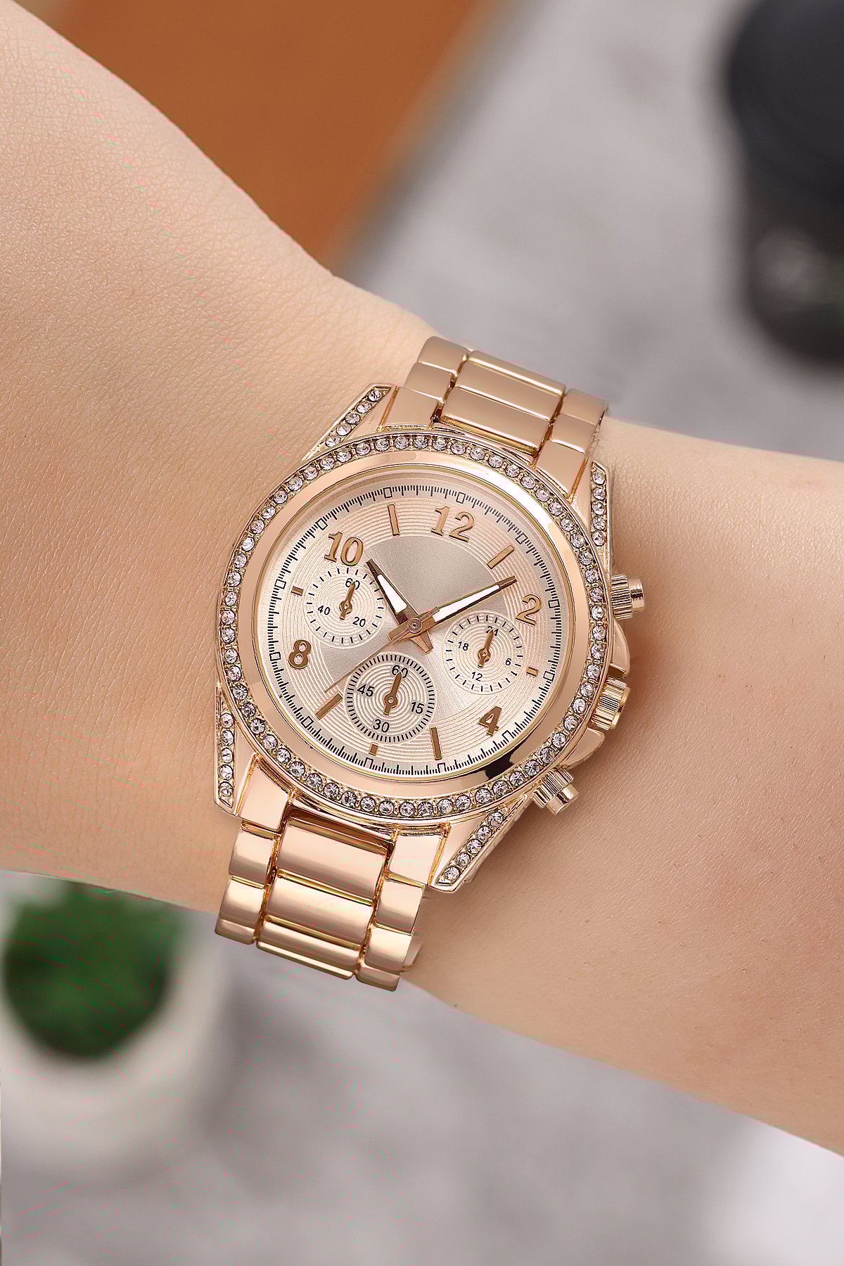 Taşlı Dekoratif Kadran Şık Kadın Kol Saati