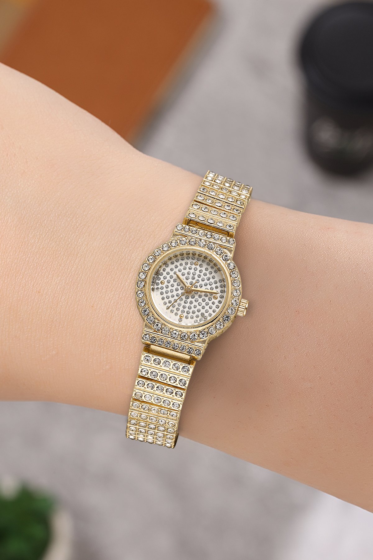 Taşlı Şık Kadran Kadın Kol Saati