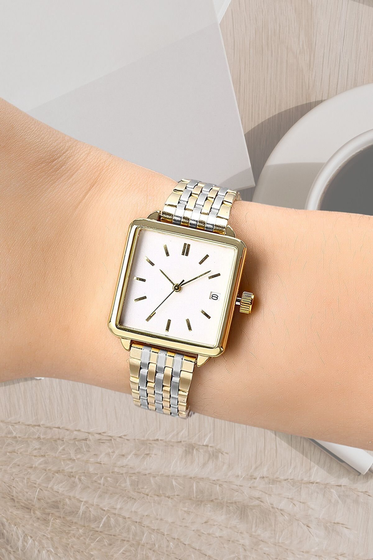 Zamansız Tasarım Kare Gold-Gümüş Metal Kadın Kol Saati