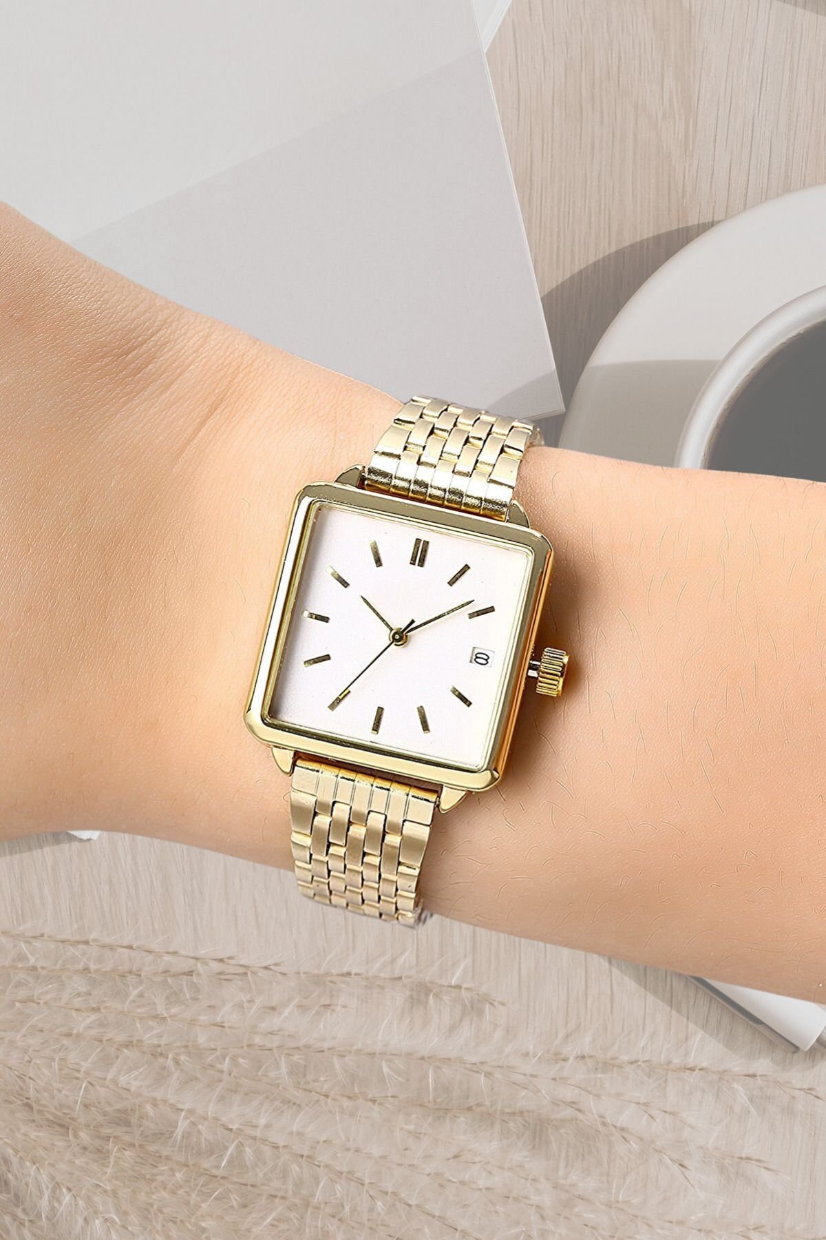 Zamansız Tasarım Kare Gold Metal Kadın Kol Saati