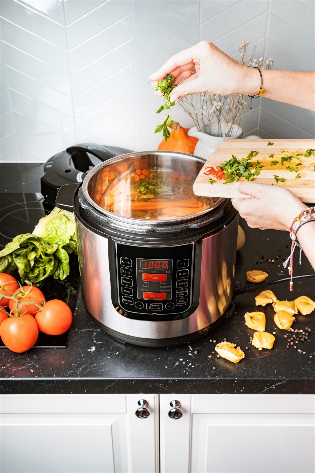 MULTIFUNCTION ELECTRIC PRESSURE COOKER 