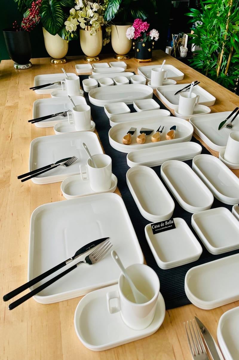 Beyaz Porselen 12 Kişilik 70 Parça Çay Fincanlı Kahvaltı Takımı