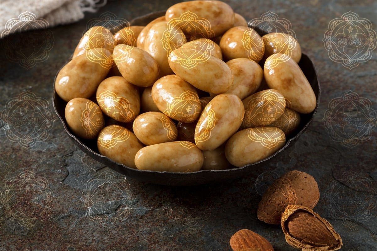 AKİDE ŞEKERİ VE DRAJEDRAJE BADEM TİRAMISU 