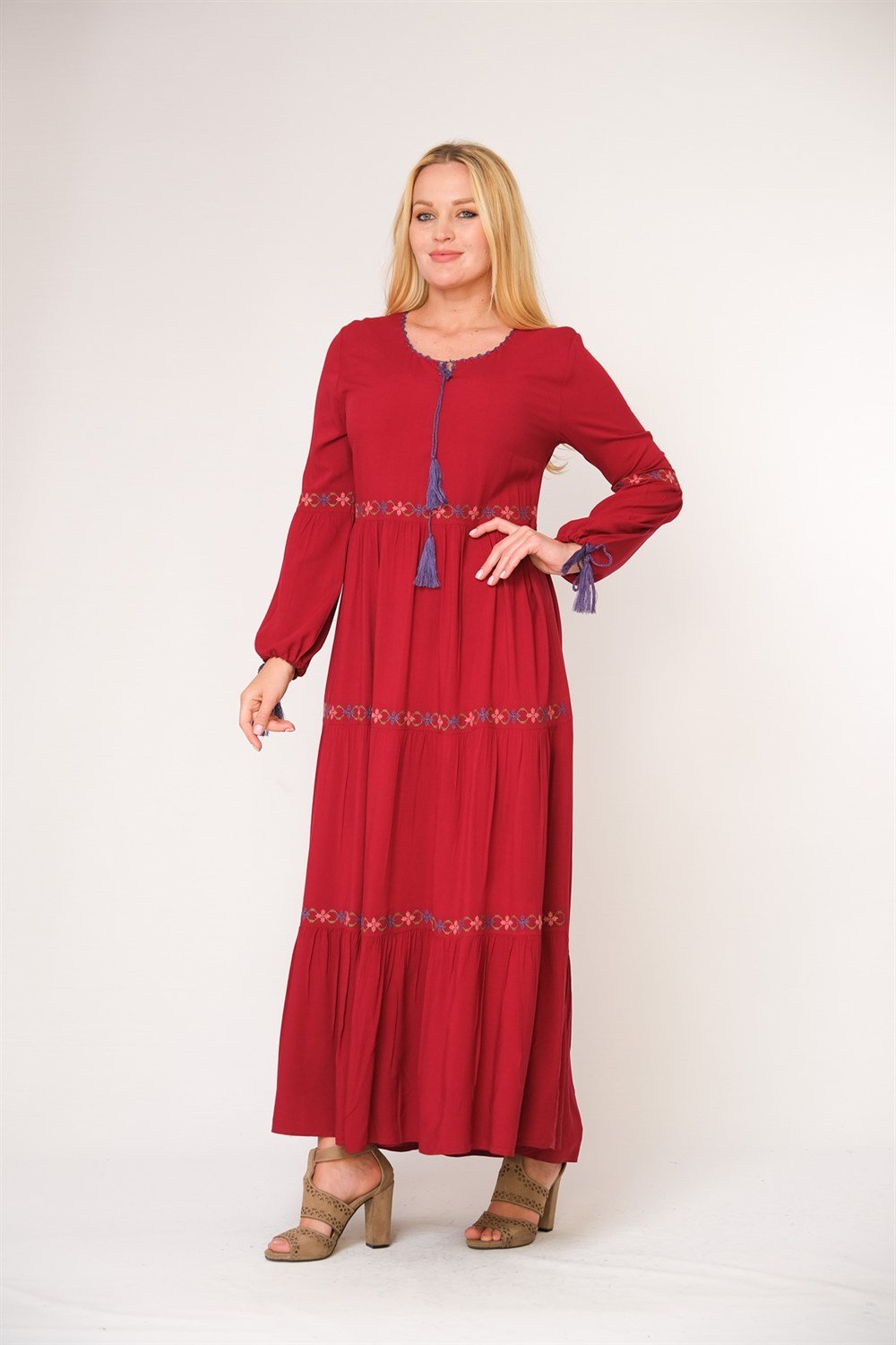 9071- Bordo Nakışlı Uzun Elbise