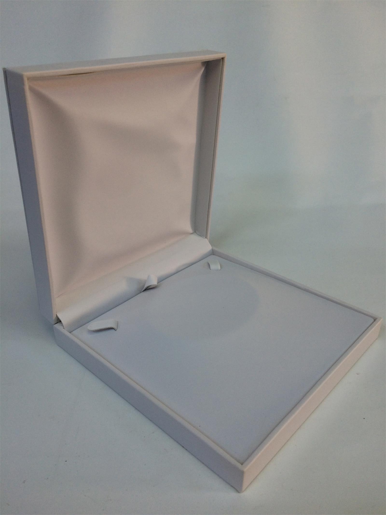 DERİ KOLYE KUTUSU, KOLYE KUTUSU, DERİ MÜCEVHER KUTUSU, LEATHER NECKLACE BOX, JEWELRY BOX FOR NECKLACE