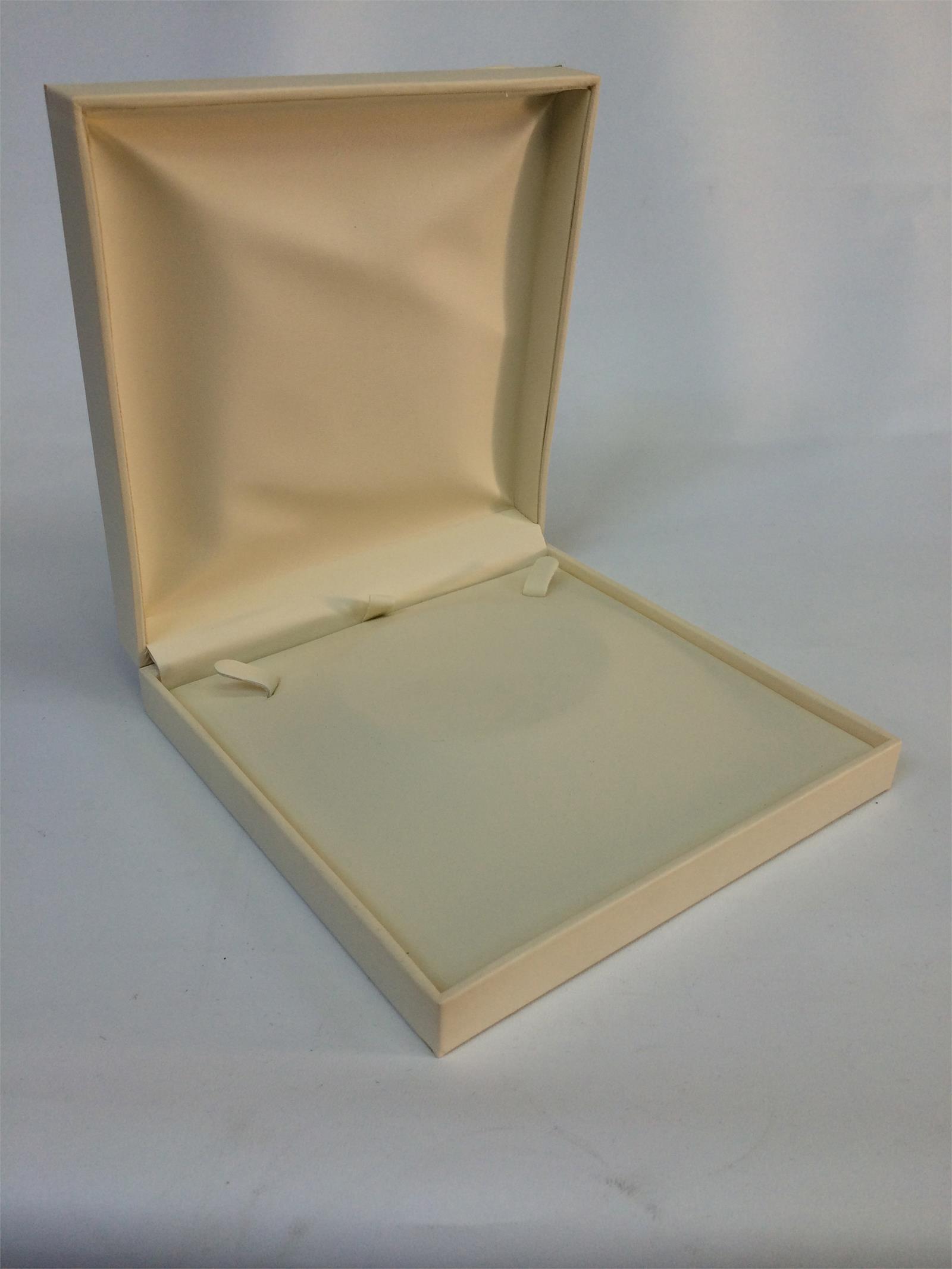 DERİ KOLYE KUTUSU, KOLYE KUTUSU, DERİ MÜCEVHER KUTUSU, LEATHER NECKLACE BOX, JEWELRY BOX FOR NECKLACE