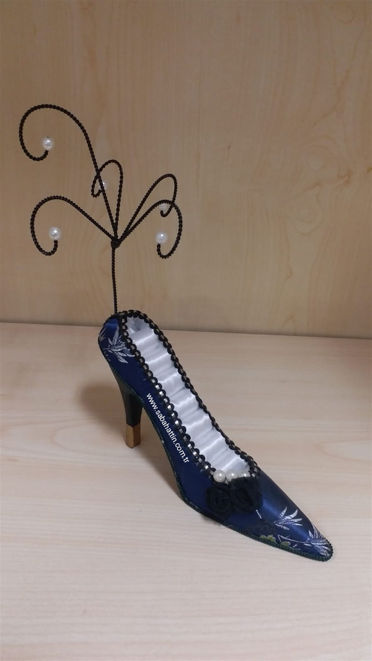 AYAKKABI TAKI ASKISI , SHOES JEWELRY DISPLAY