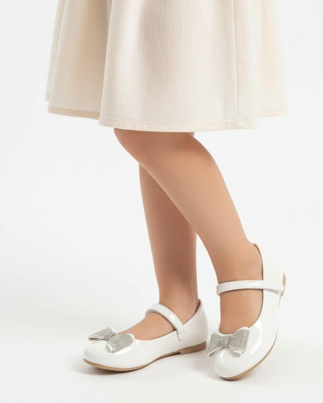 Kız Çocuk Beyaz Rugan Taşlı Fiyonklu Babet