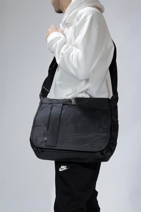 Siyah Postacı Kolej Çantası