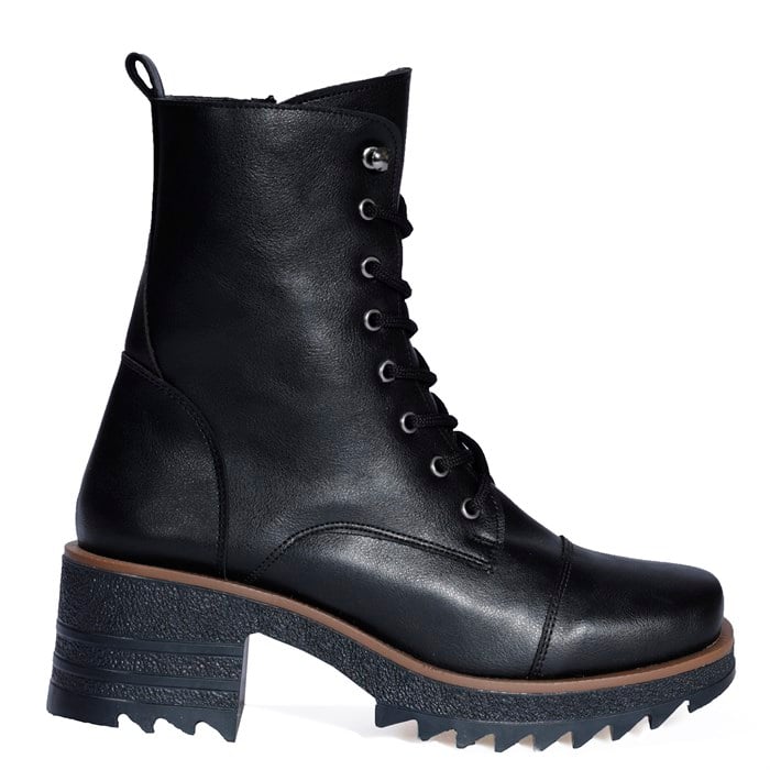 Siyah Postal Kadın Bot 