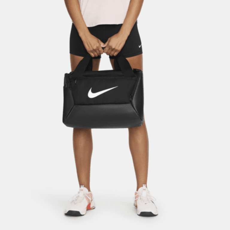Nike DM3977-010 Brasilia 9.5 Spor Çantası (25 Lt)