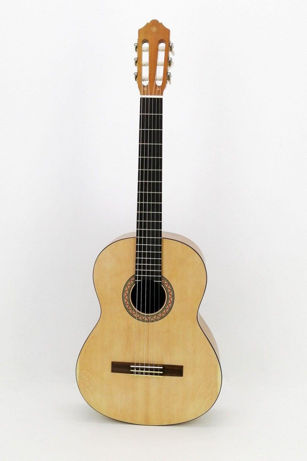 Yamaha C30M 4/4 Mat Klasik Gitar Seti Kılıflı Öğrenci Gitarı Akort Cihazı Kapo ve Metot Dahil