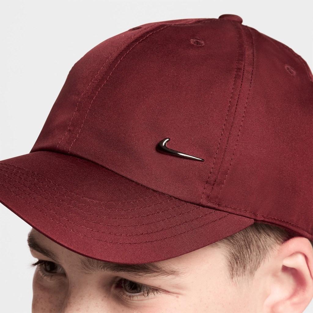 Nike Dri-FIT Club Metal Swoosh Çocuk Şapkası (Bordo) FB5064-619