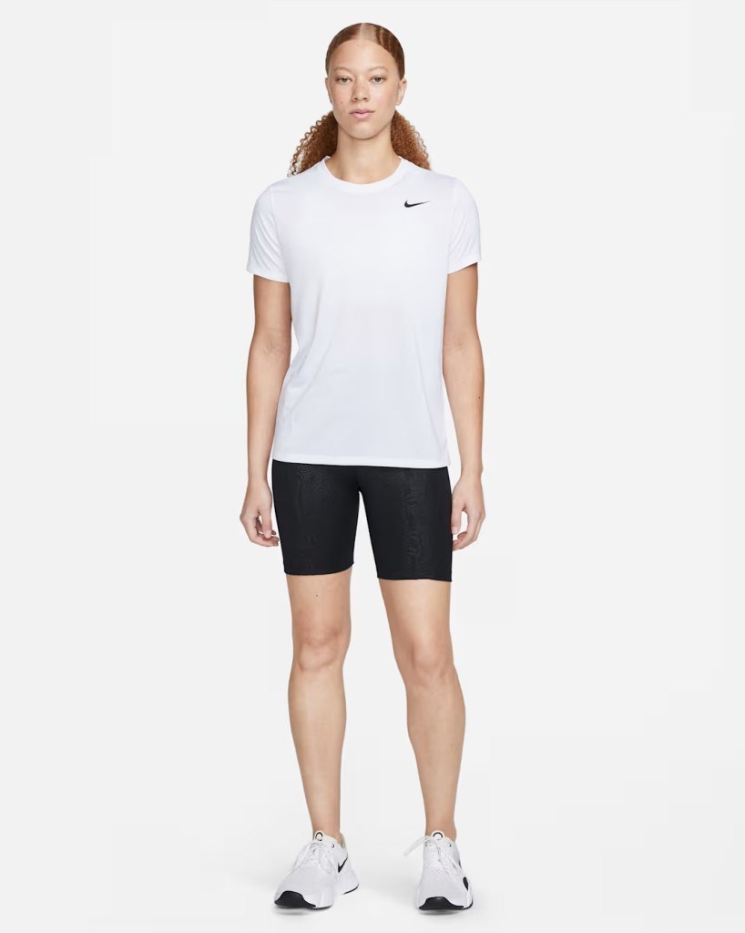 Nike Dri-FIT Kadın Klasik Fit Tişört - Beyaz DX0687-100