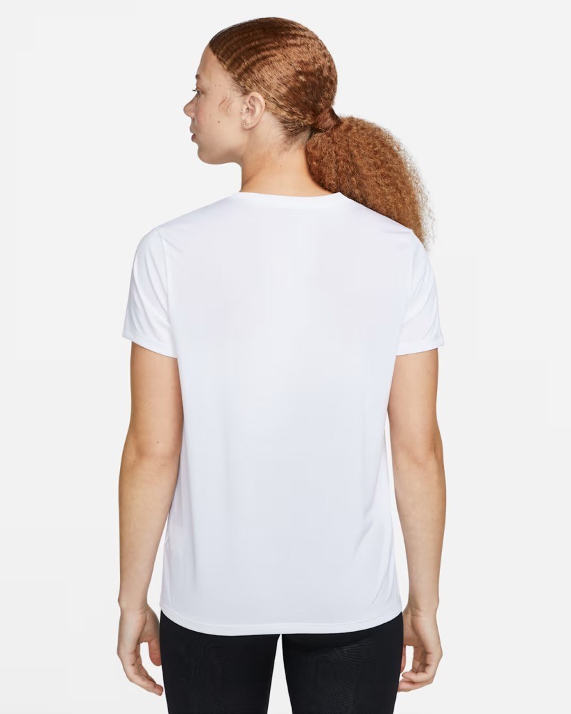 Nike Dri-FIT Kadın Klasik Fit Tişört - Beyaz DX0687-100